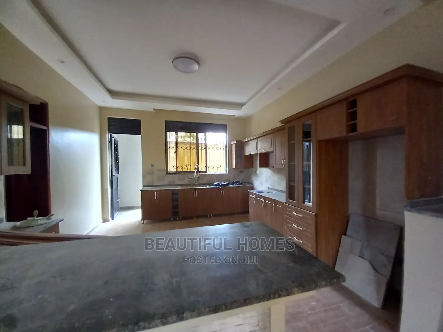 Furnished 6bdrm Mansion in Kisaasi Beauty, Central Division for Sale in Central Division