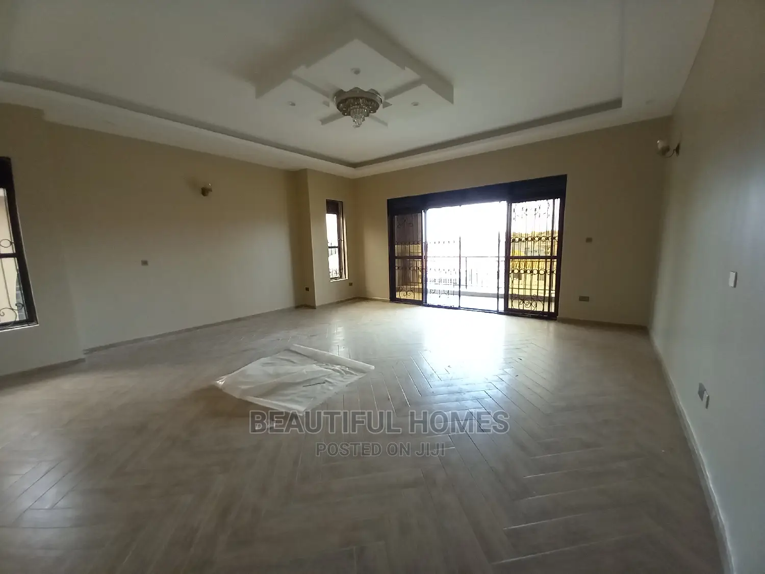 Furnished 6bdrm Mansion in Kisaasi Tarmacked, Central Division in Central Division