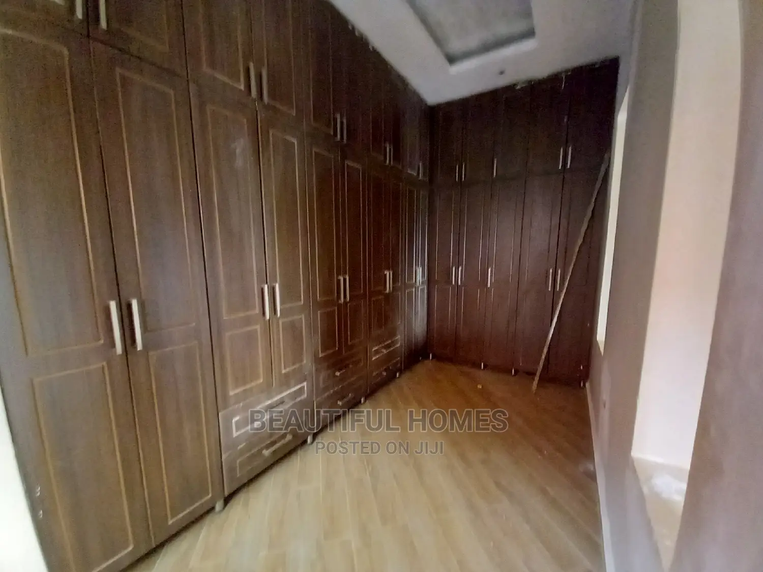 Furnished 6bdrm Mansion in Kisaasi Tarmacked, Central Division in Central Division