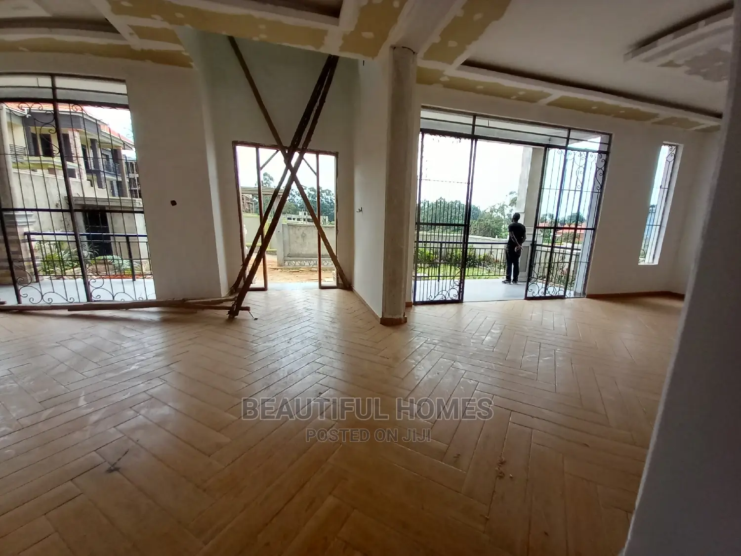 Furnished 6bdrm Mansion in Kisaasi Tarmack, Central Division for Sale in Central Division