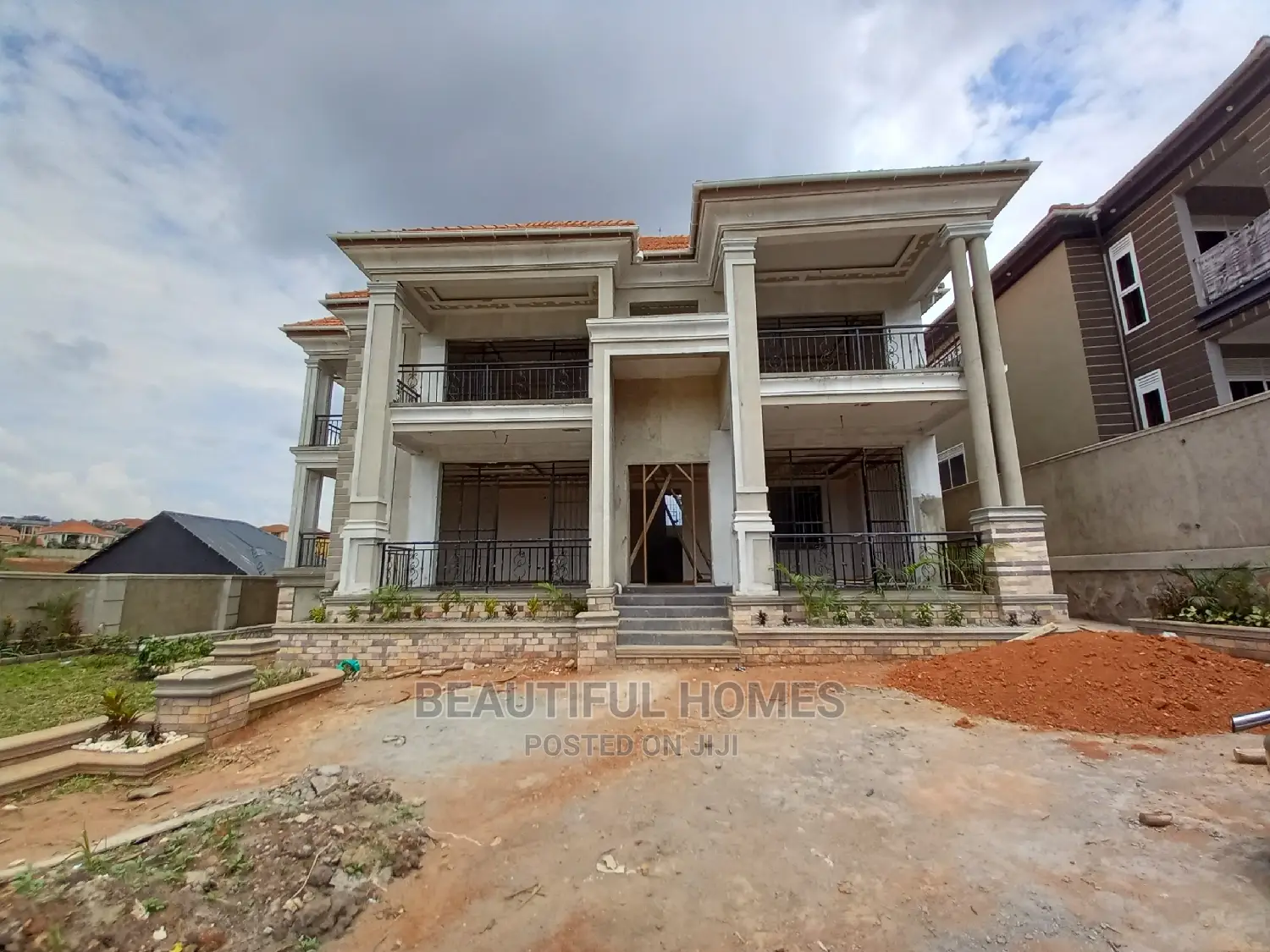 Furnished 6bdrm Mansion in Kisaasi Tarmack, Central Division for Sale in Central Division