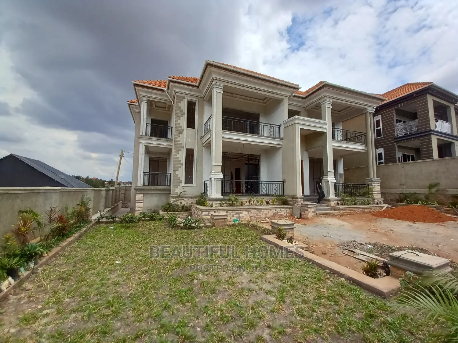 Furnished 6bdrm Mansion in Kisaasi Wealthy, Central Division for Sale in Central Division