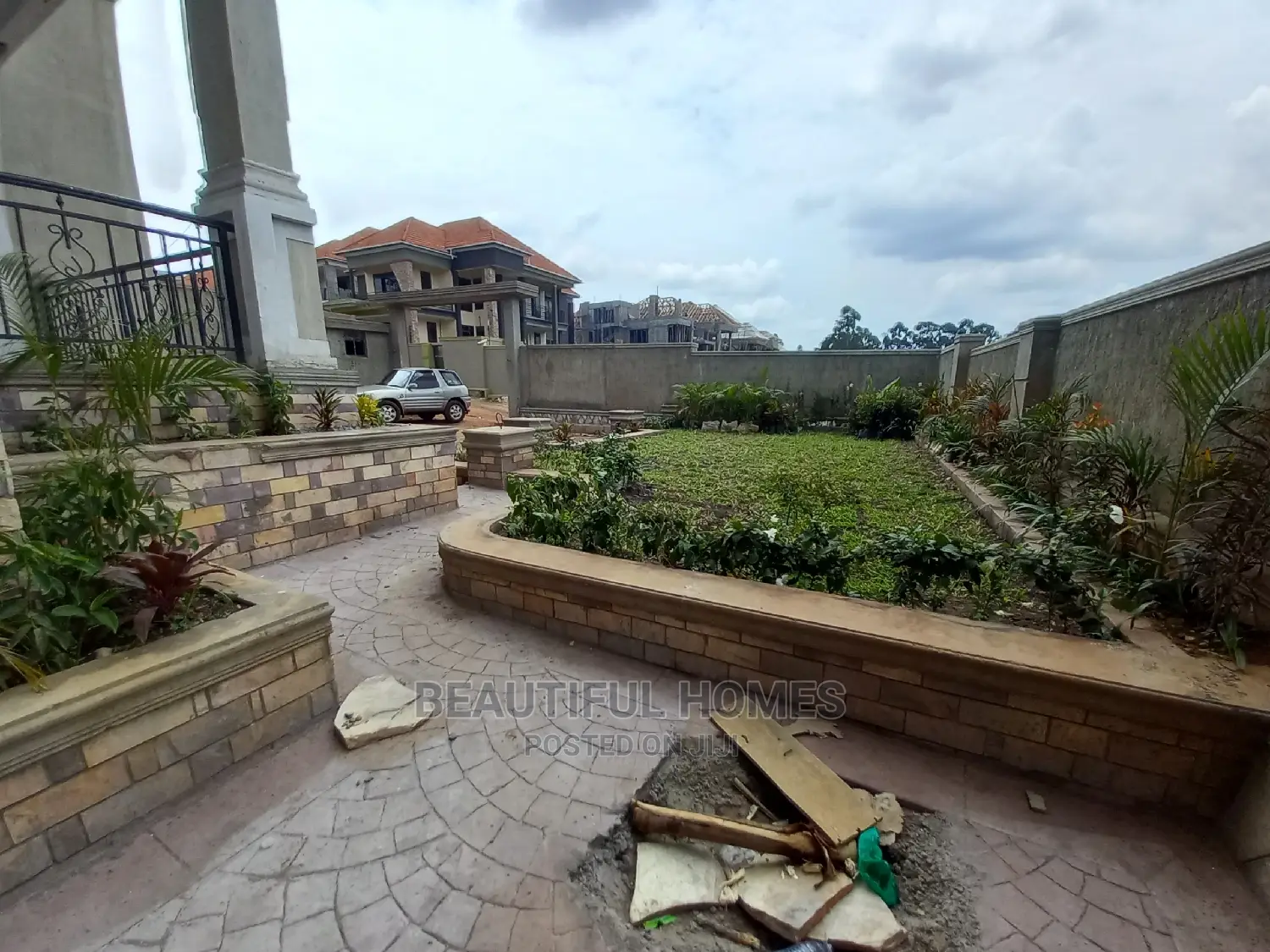 Furnished 6bdrm Mansion in Kisaasi Wealthy, Central Division for Sale in Central Division
