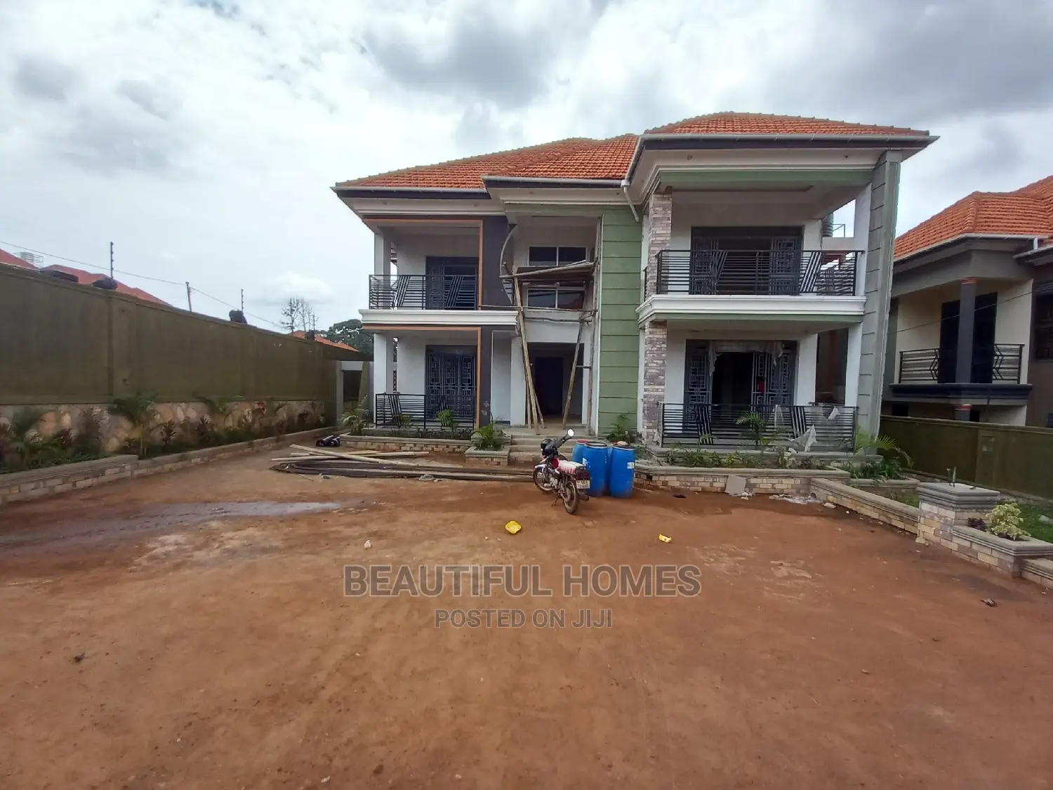 Furnished 6bdrm Duplex in Kisaasi Tarmacked, Central Division for Sale in Central Division