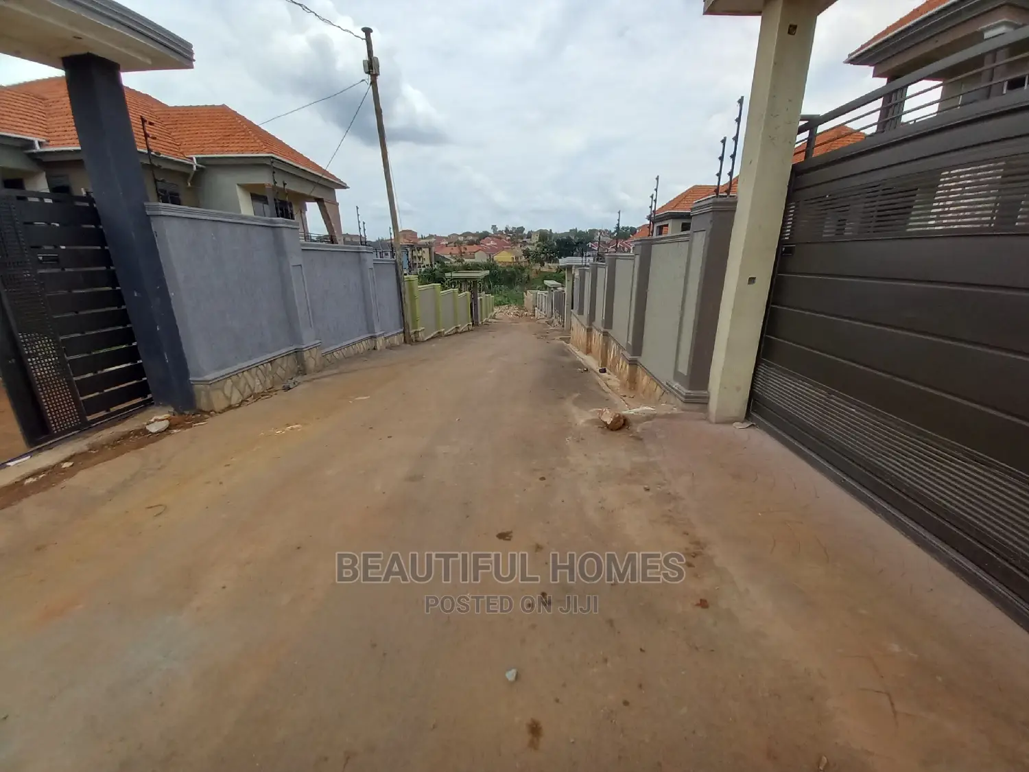 Furnished 6bdrm Duplex in Kisaasi Tarmacked, Central Division for Sale in Central Division