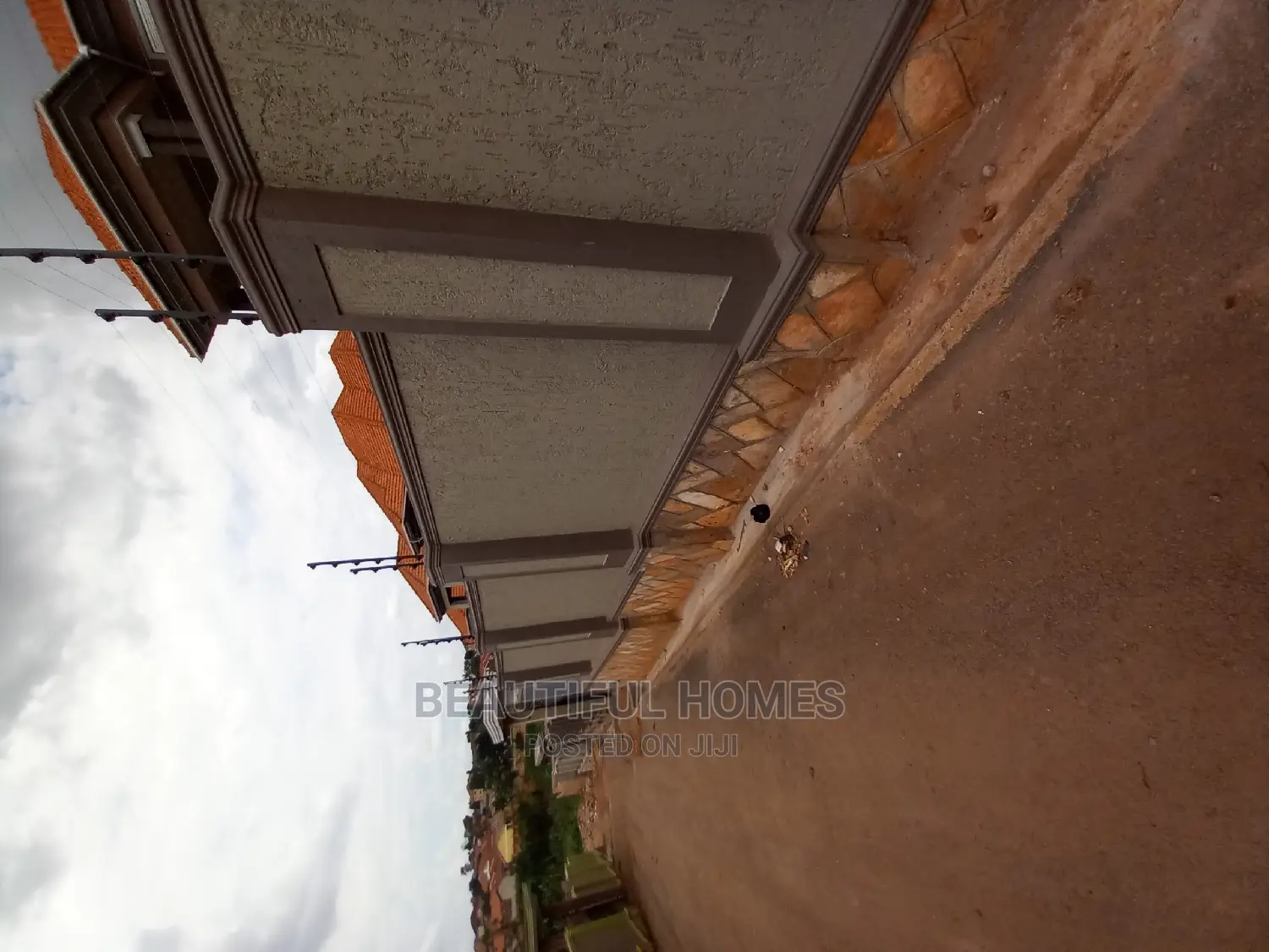 Furnished 6bdrm House in Kisaasi Tarmack, Central Division for Sale in Central Division