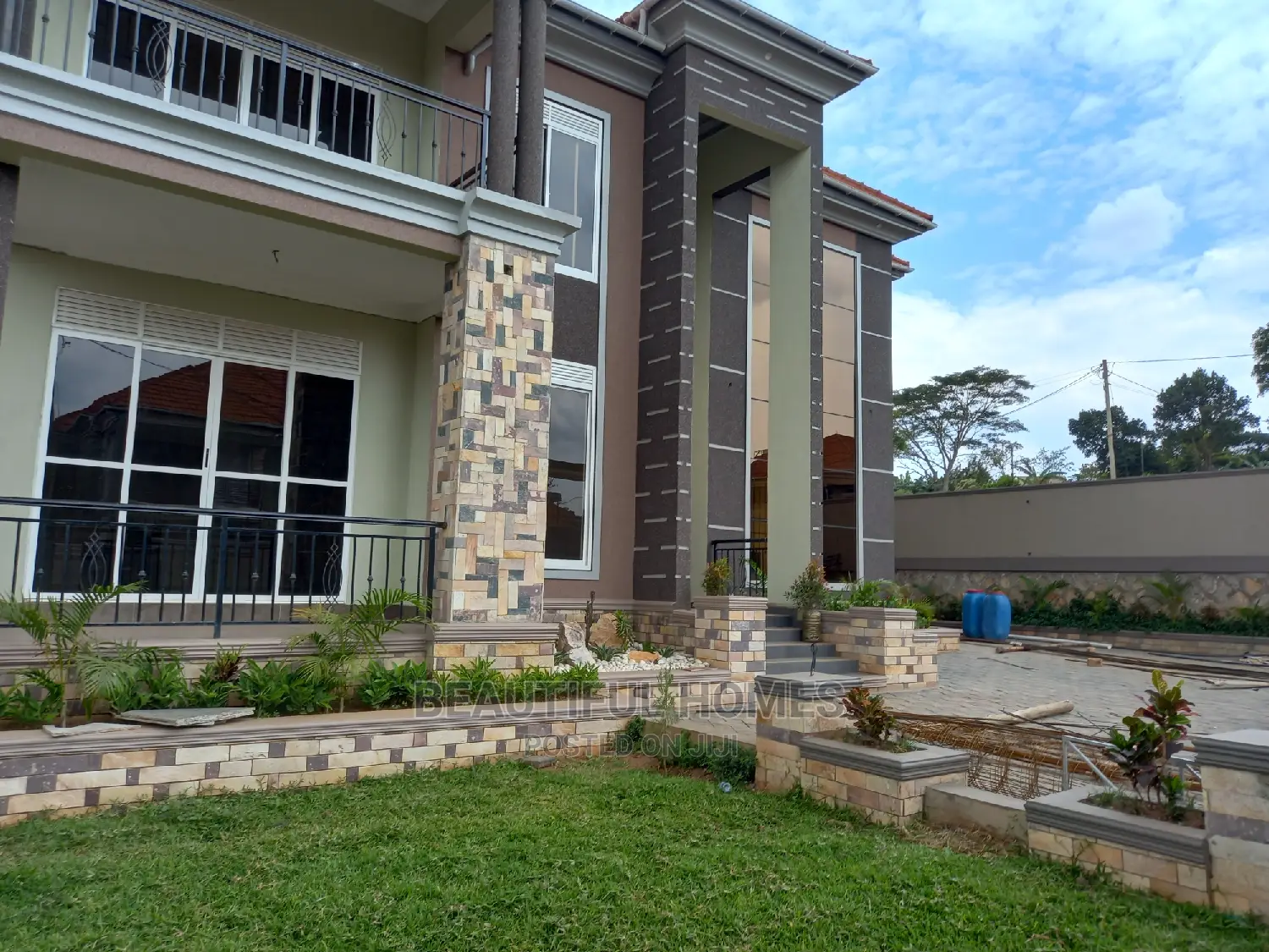 Furnished 6bdrm Mansion in Kisaasi, Central Division for Sale in Central Division