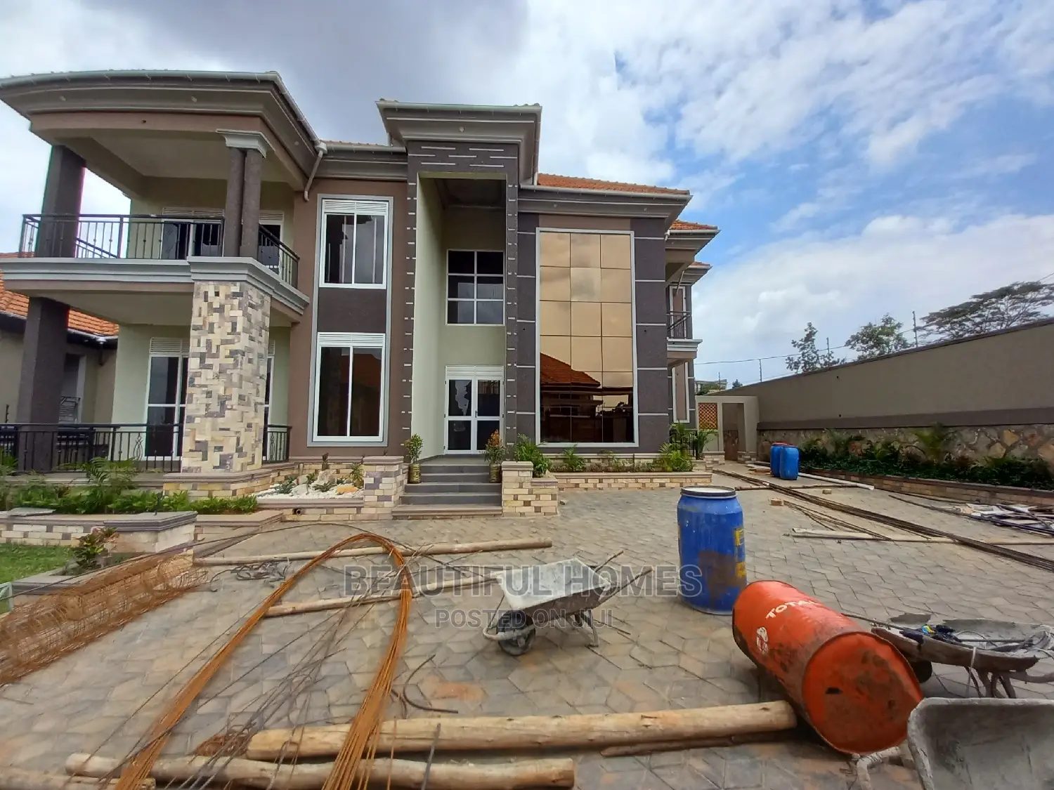 Furnished 7bdrm House in Kisaasi Rich, Central Division for Sale in Central Division