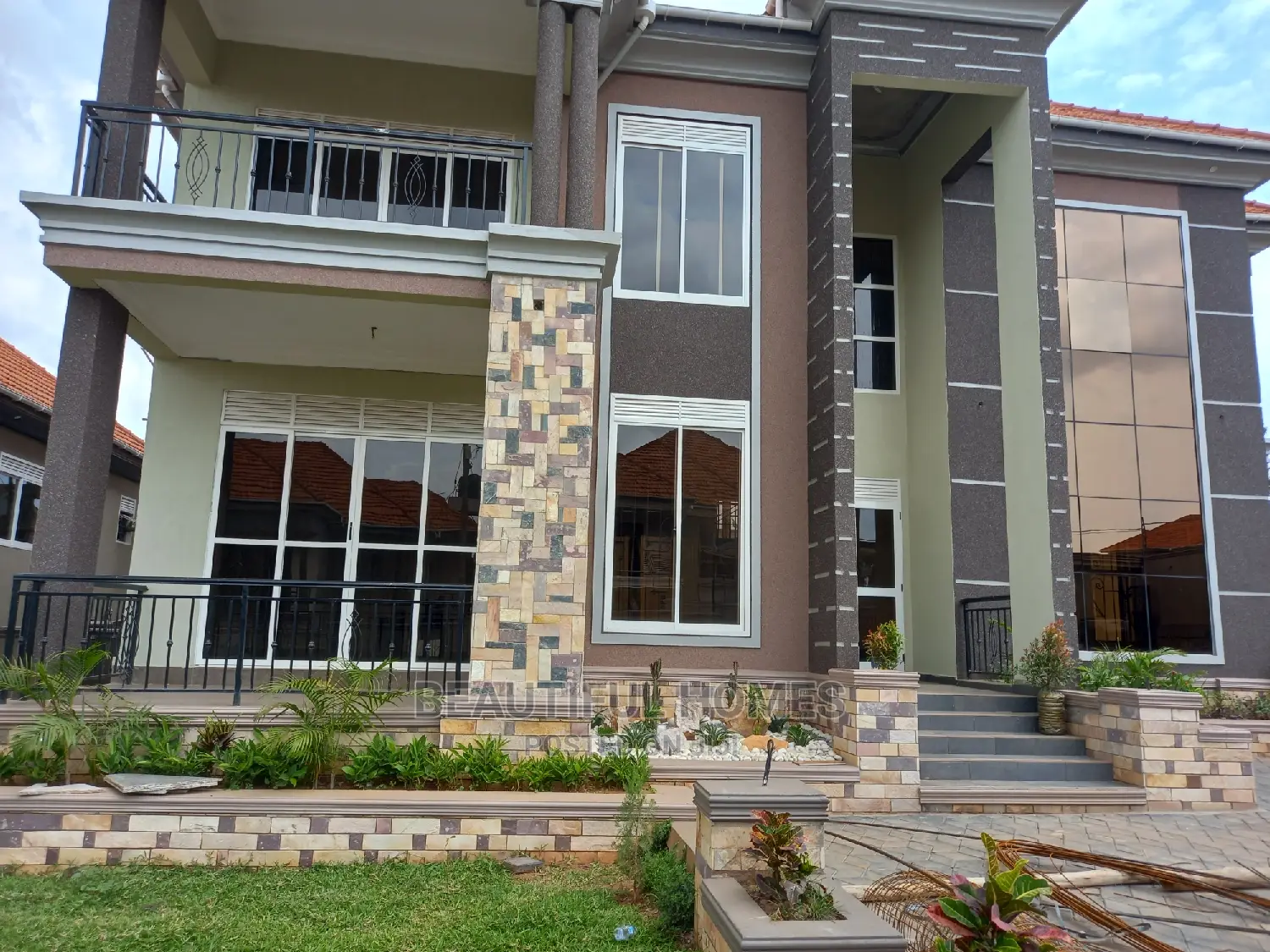 Furnished 7bdrm House in Kisaasi Wealthy, Central Division for Sale in Central Division