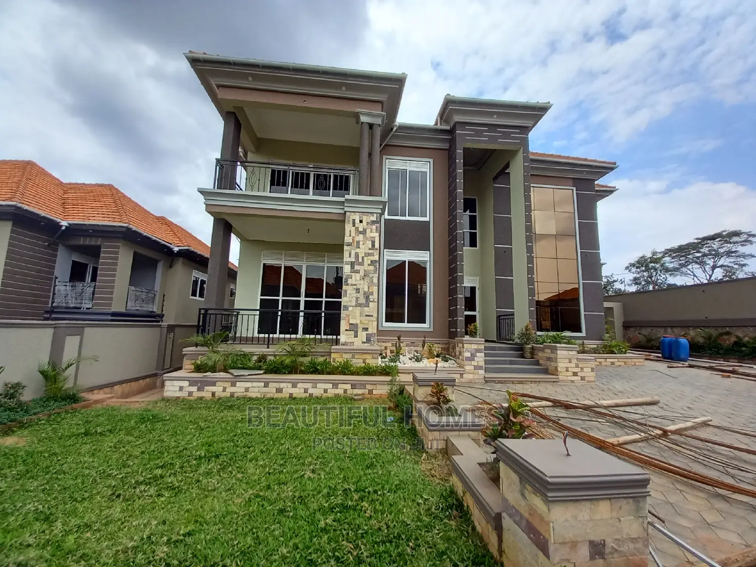 Furnished 7bdrm House in Kisaasi Wealthy, Central Division for Sale in Central Division