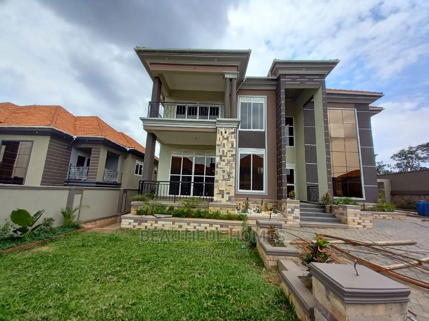 Furnished 7bdrm House in Kisaasi Wealthy, Central Division for Sale in Central Division