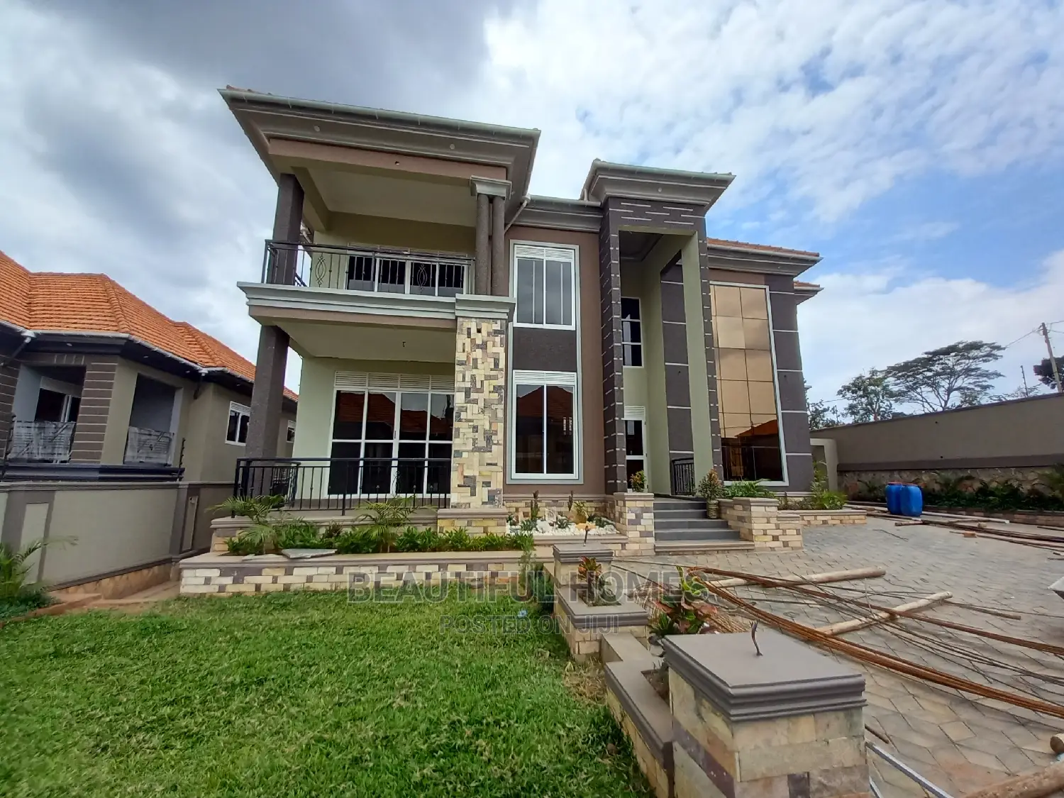 Furnished 7bdrm Mansion in Kisaasi, Central Division for Sale in Central Division