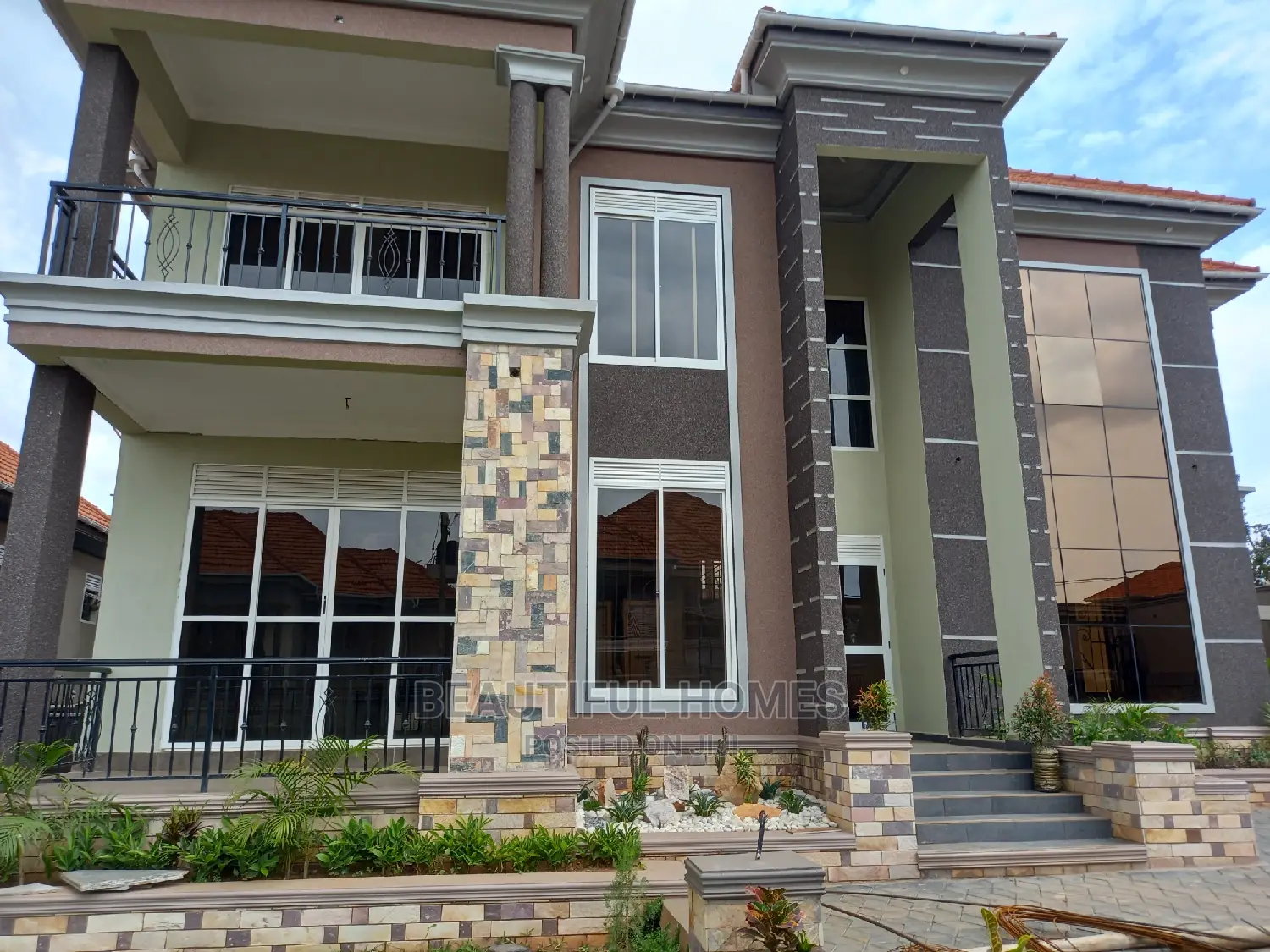Furnished 7bdrm Mansion in Kisaasi, Central Division for Sale in Central Division