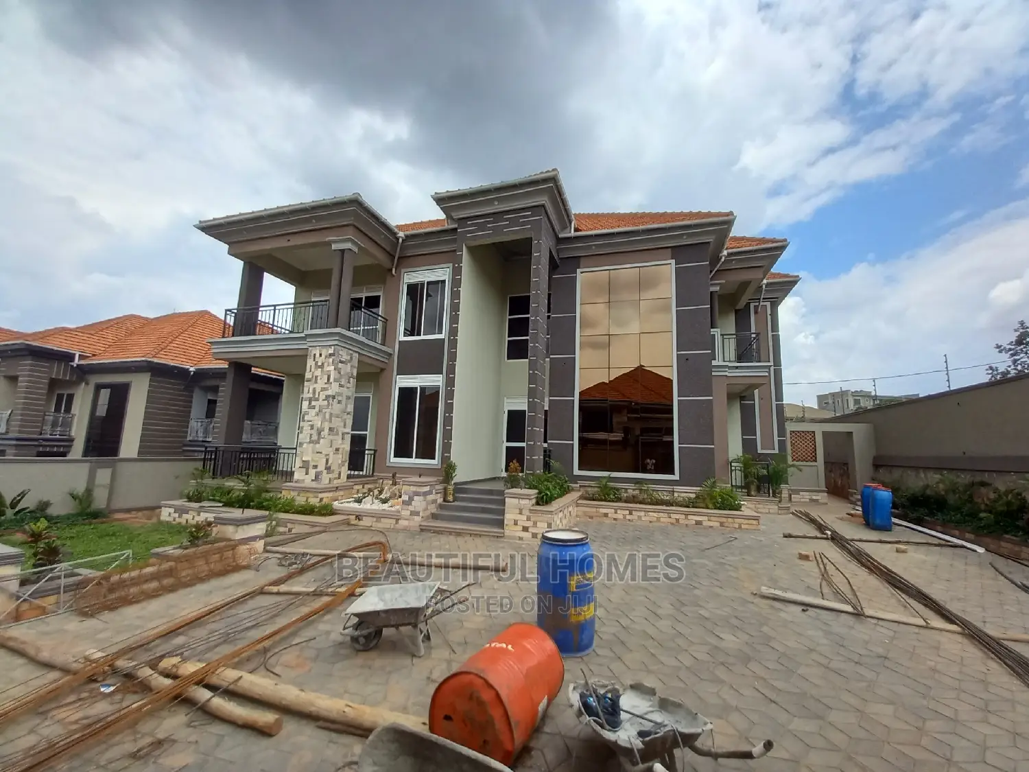 Furnished 7bdrm Mansion in Kisaasi Wealthy, Central Division for Sale in Central Division