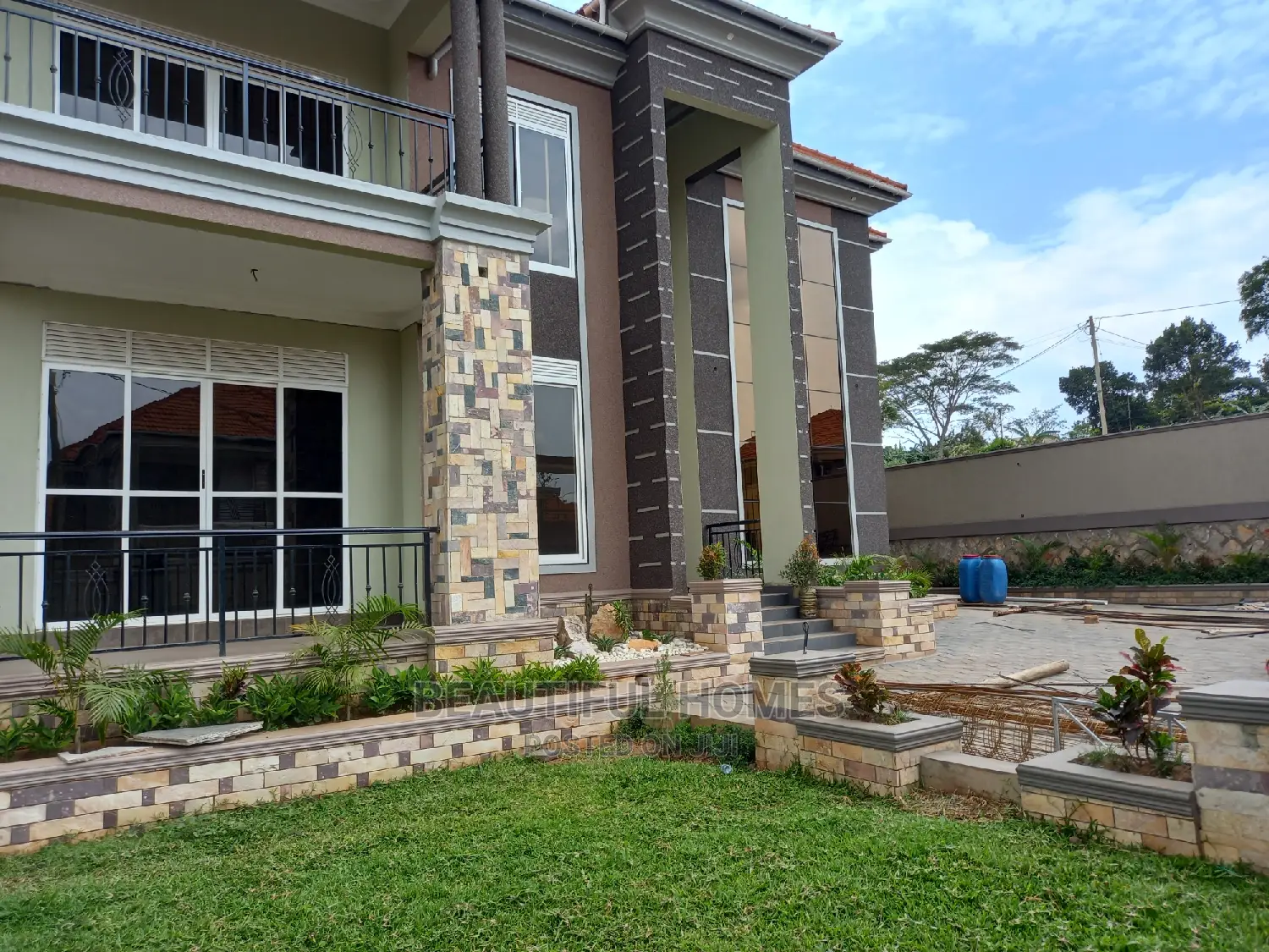 Furnished 7bdrm Mansion in Kisaasi, Central Division for Sale in Central Division