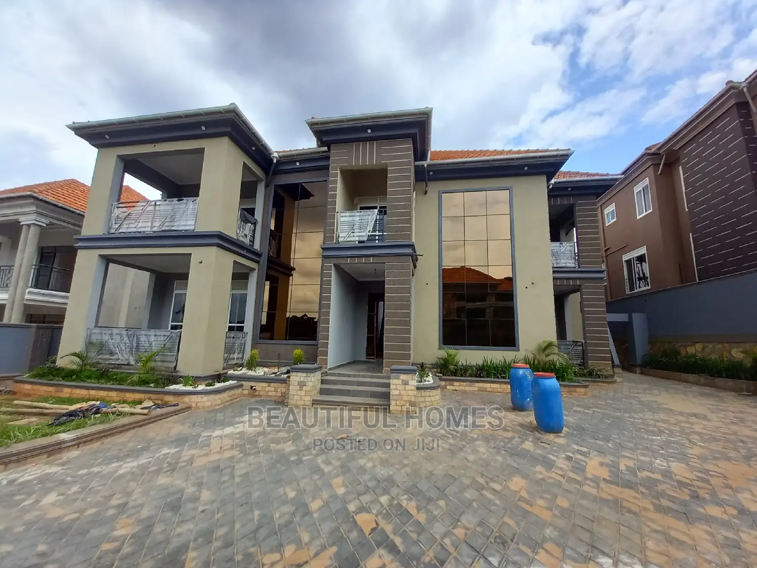 Furnished 7bdrm Mansion in Kisaasi Tarmack, Central Division for Sale in Central Division