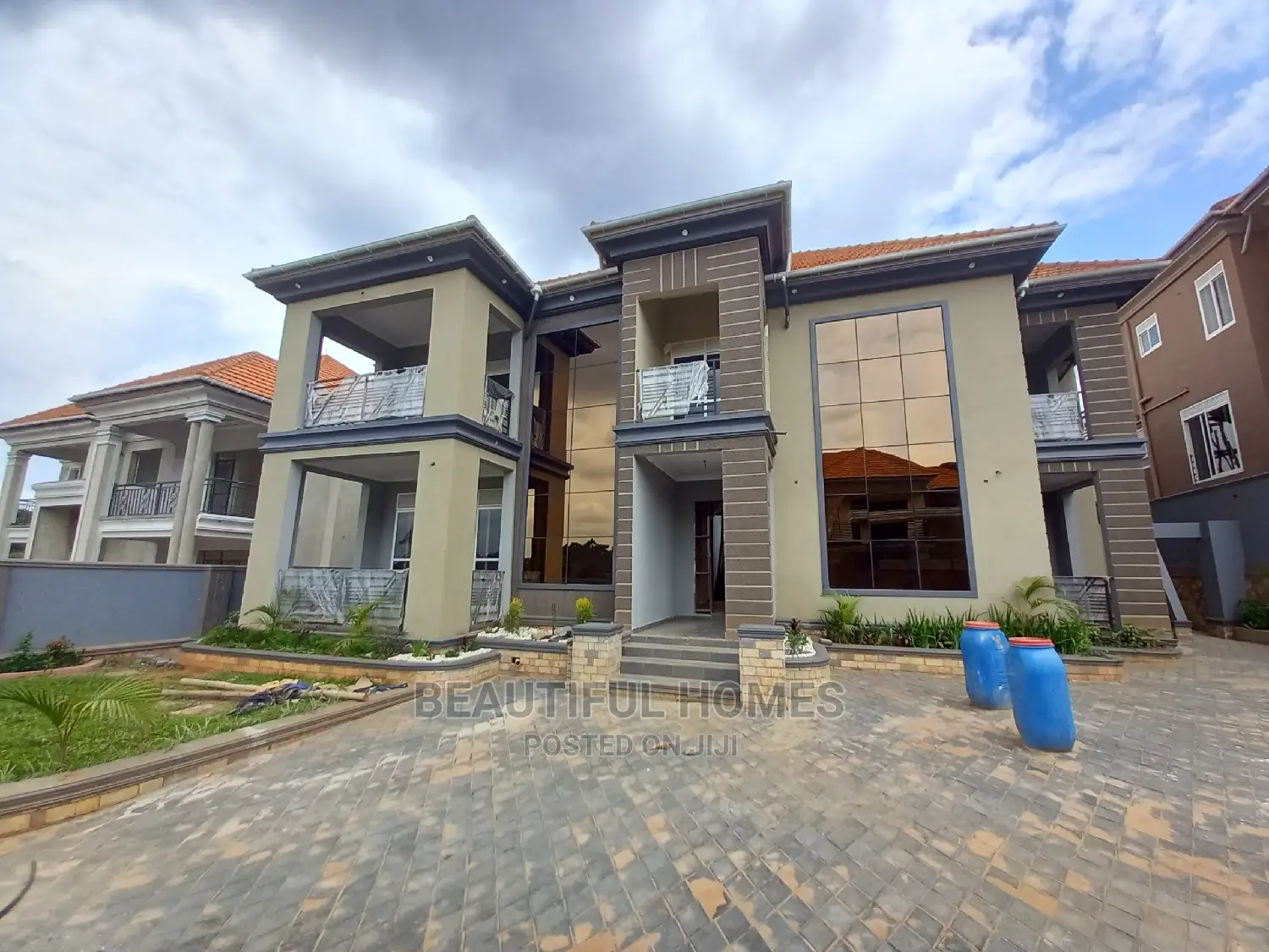Furnished 7bdrm Mansion in Kisaasi Tarmack, Central Division for Sale in Central Division