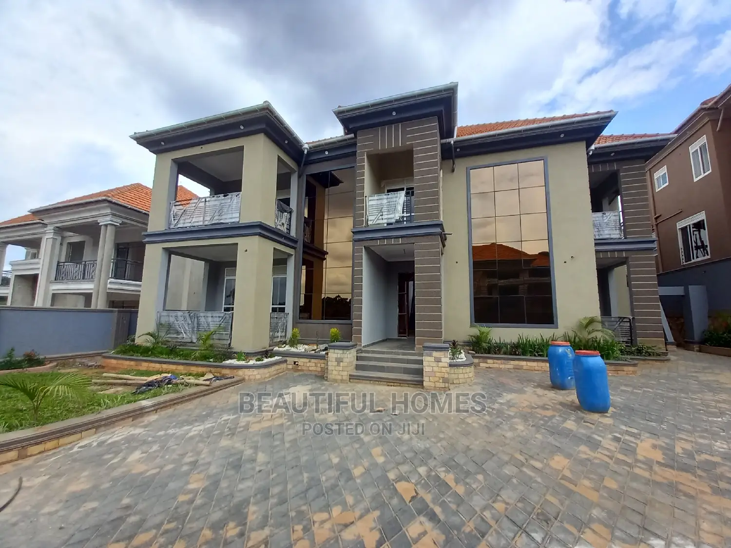 Furnished 7bdrm Mansion in Kisaasi Tarmack, Central Division for Sale in Central Division