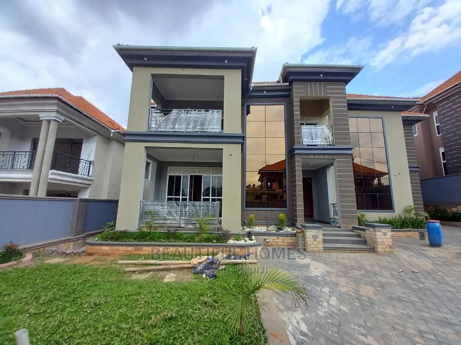 Furnished 7bdrm Mansion in Kisaasi Tarmack, Central Division for Sale in Central Division