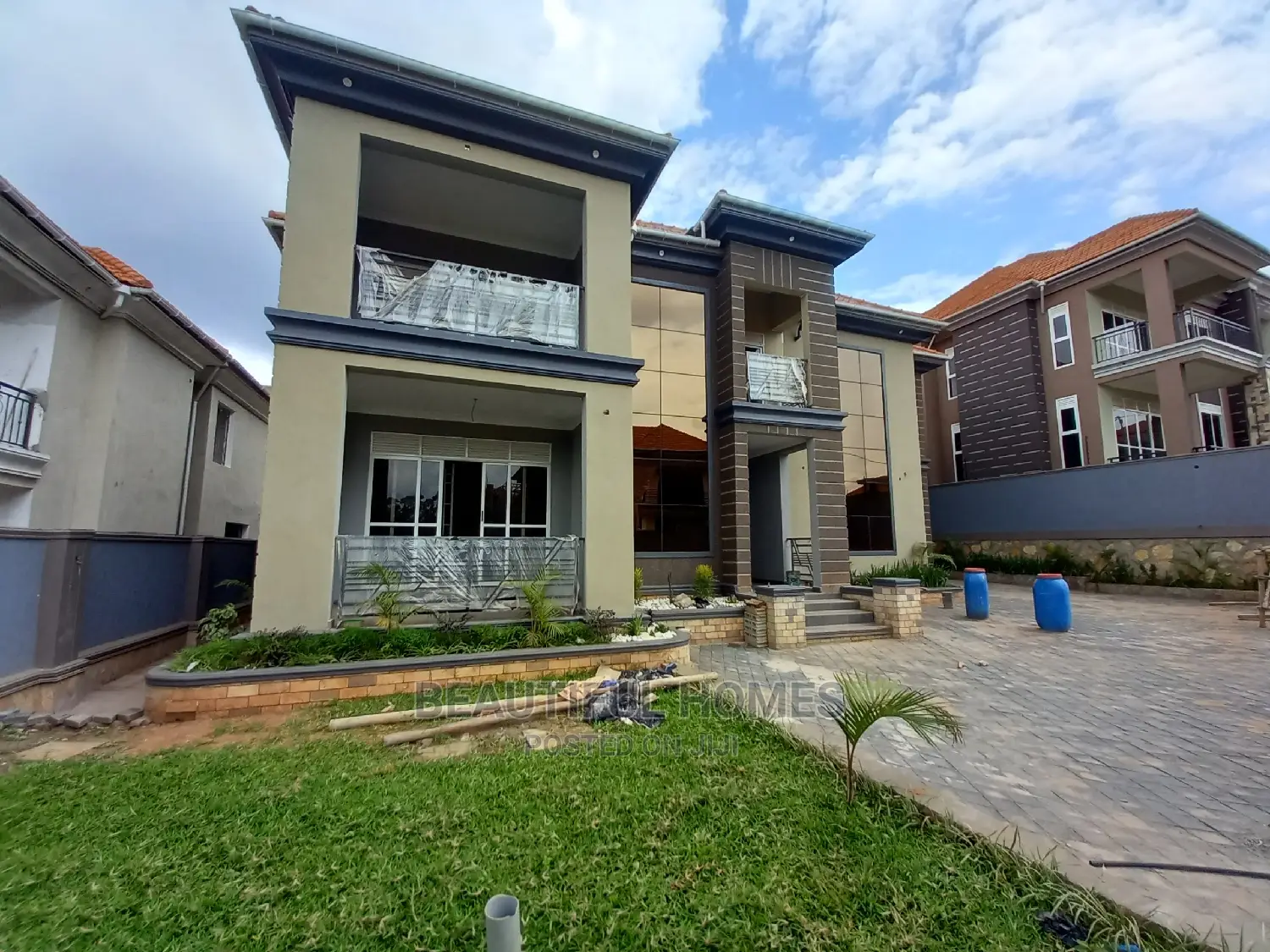 Furnished 6bdrm Mansion in Kisaasi, Central Division for Sale in Central Division