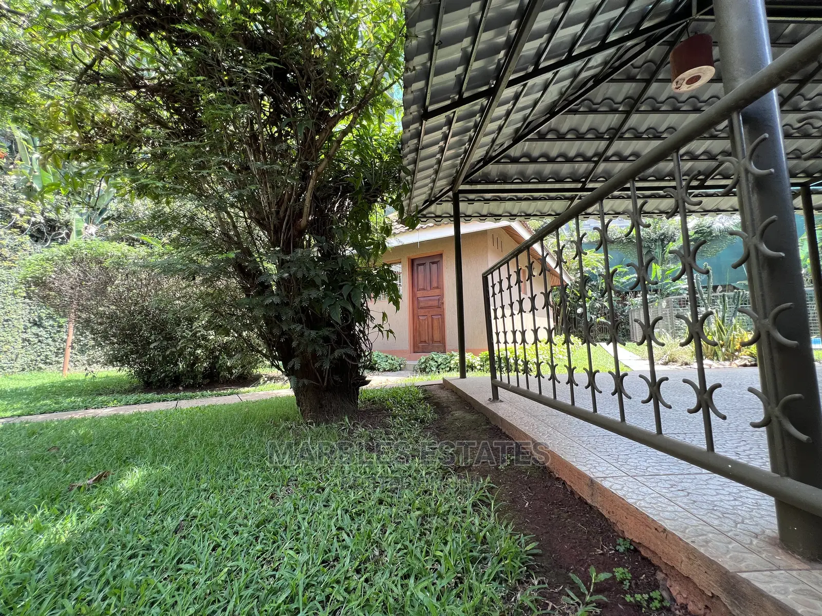 6bdrm Bungalow in Kololo, Central Division for Rent in Central Division