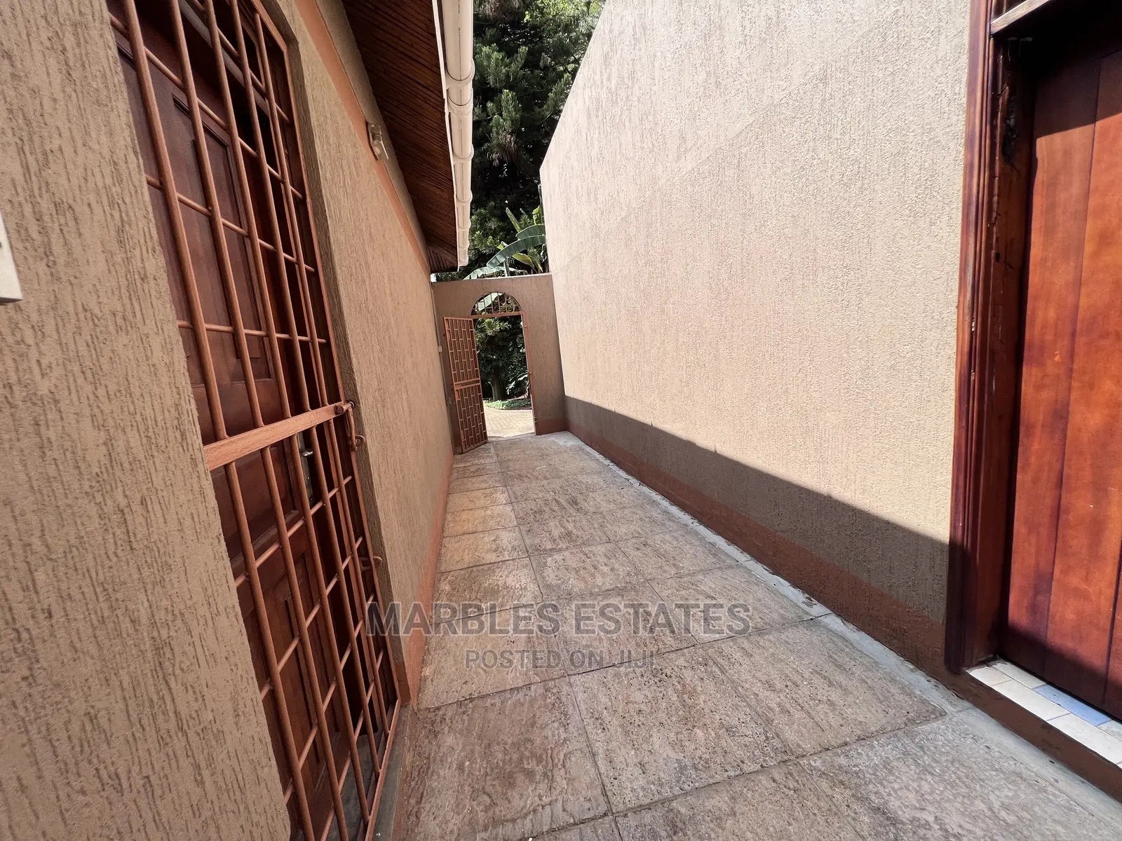 6bdrm Bungalow in Kololo, Central Division for Rent in Central Division