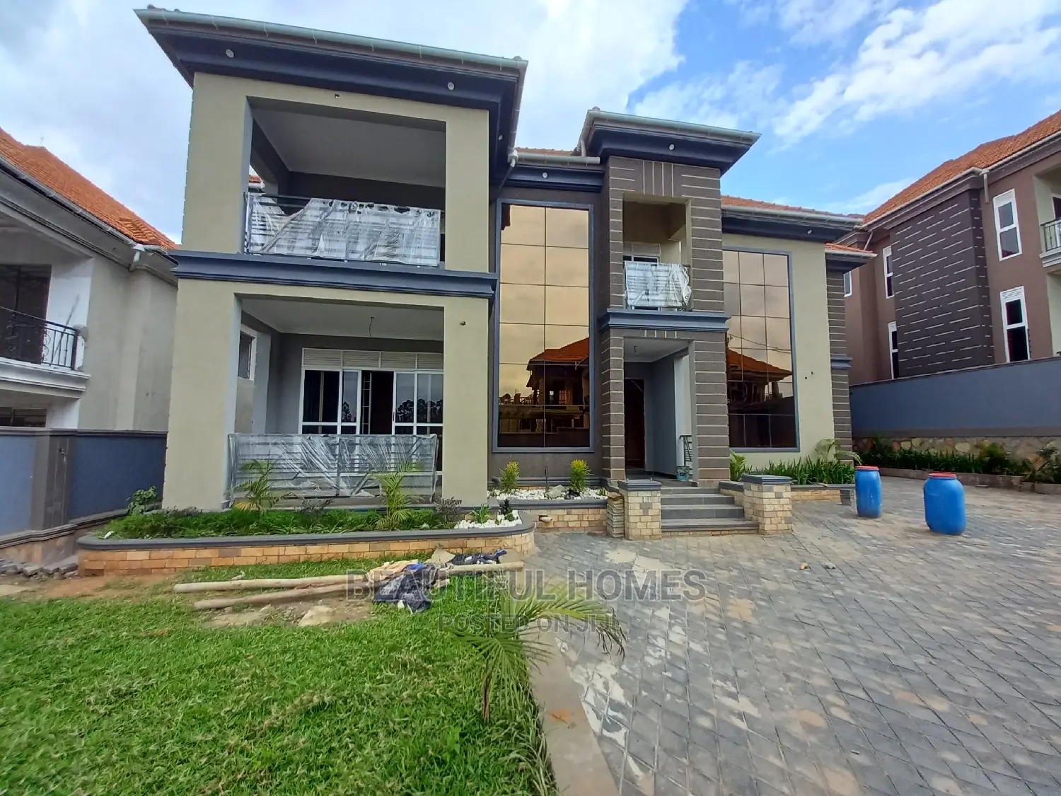 Furnished 6bdrm Mansion in Kisaasi Mansions, Central Division for Sale in Central Division