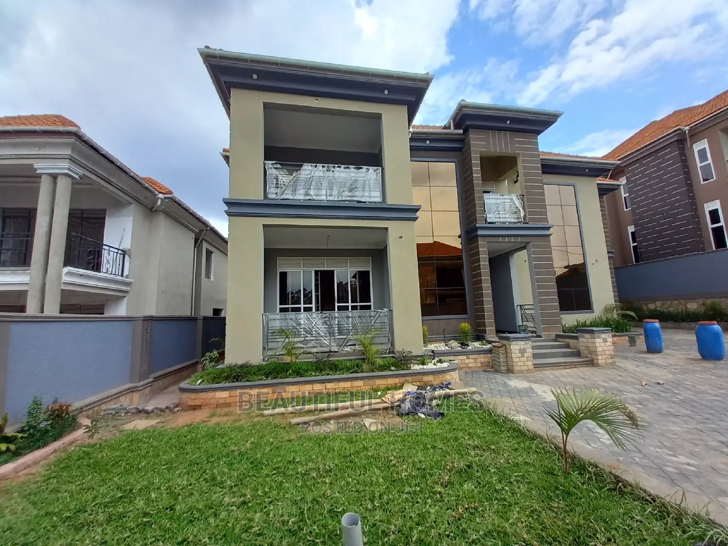 Furnished 6bdrm Mansion in Kisaasi Mansions, Central Division for Sale in Central Division