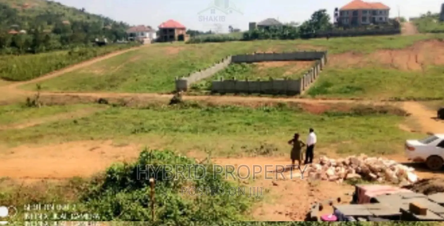 Prime Plots for Sale at Tongolo~Mabombwe Wakiso~Hoima Road. in Wakiso / Wakiso