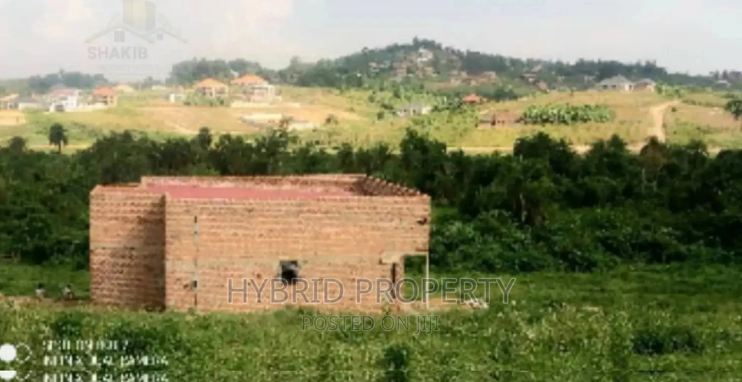 Prime Plots for Sale at Tongolo~Mabombwe Wakiso~Hoima Road. in Wakiso / Wakiso