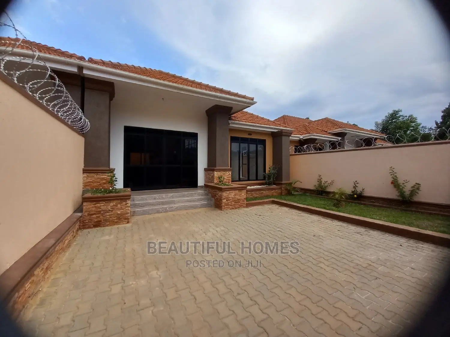 Furnished 3bdrm House in Kisaasi, Central Division for Sale in Central Division