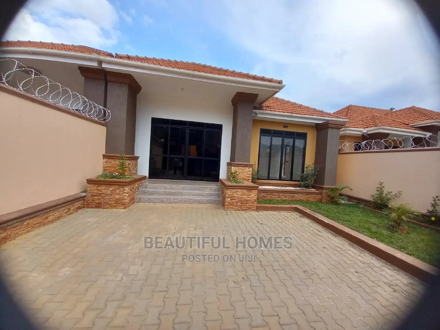 Furnished 3bdrm Bungalow in Kisaasi, Central Division for Sale in Central Division