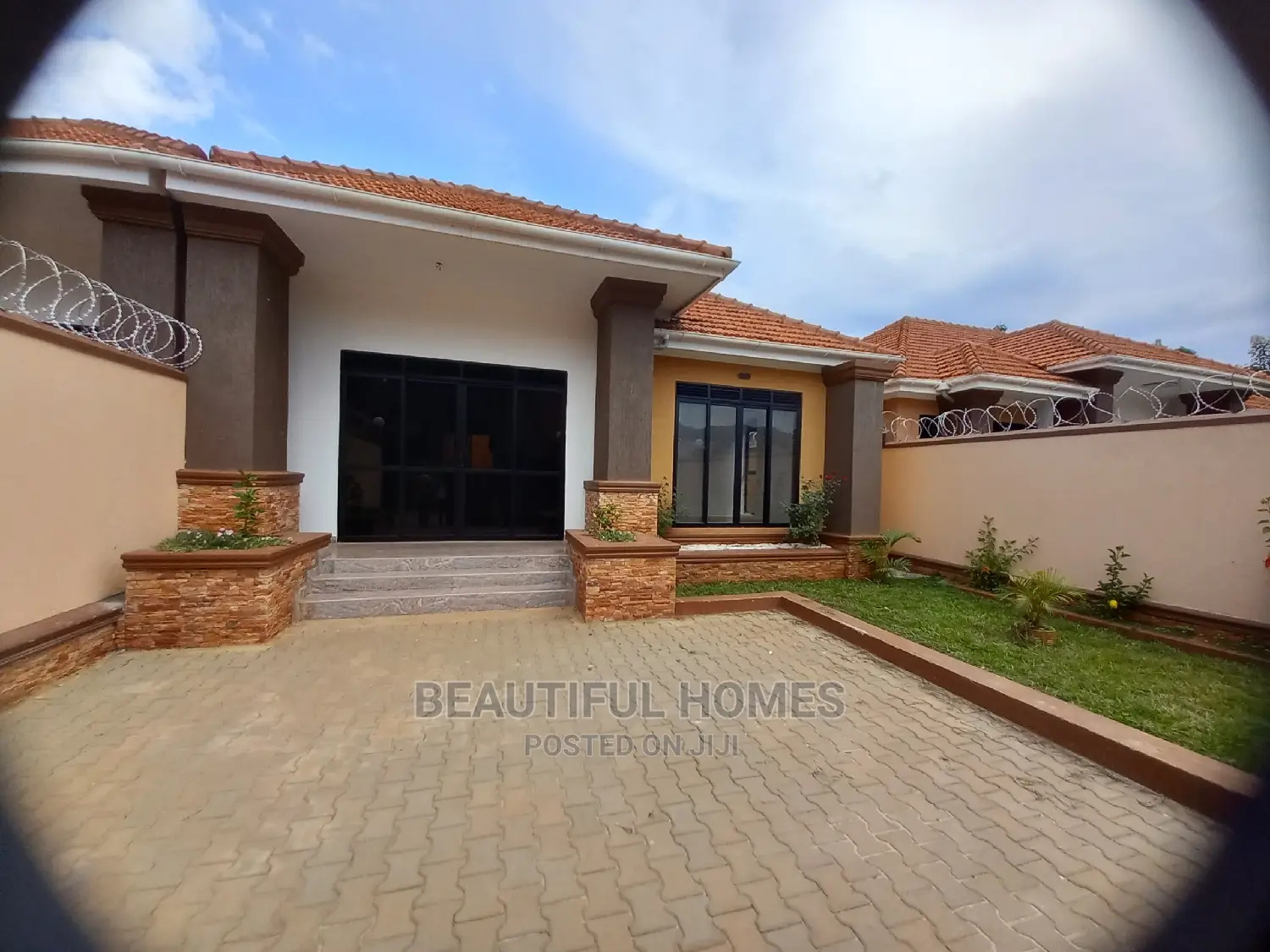 Furnished 3bdrm Bungalow in Kisaasi, Central Division for Sale in Central Division