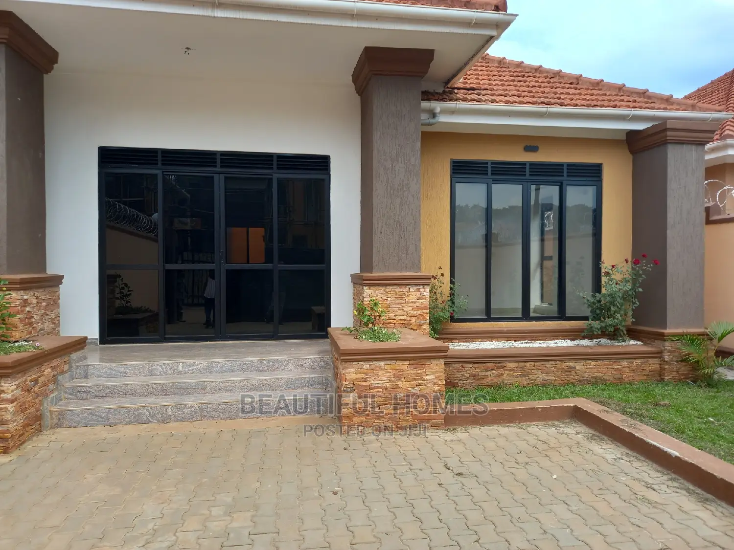Furnished 3bdrm Bungalow in Kisaasi, Central Division for Sale in Central Division