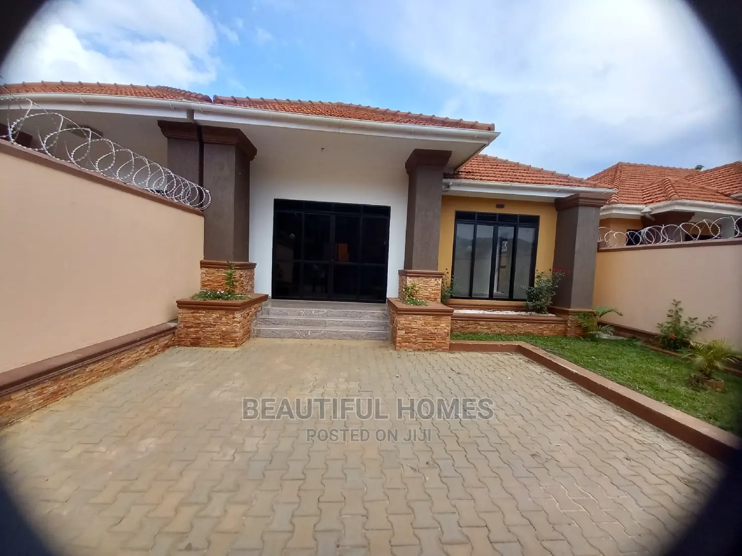 Furnished 3bdrm Bungalow in Kisaasi, Central Division for Sale in Central Division