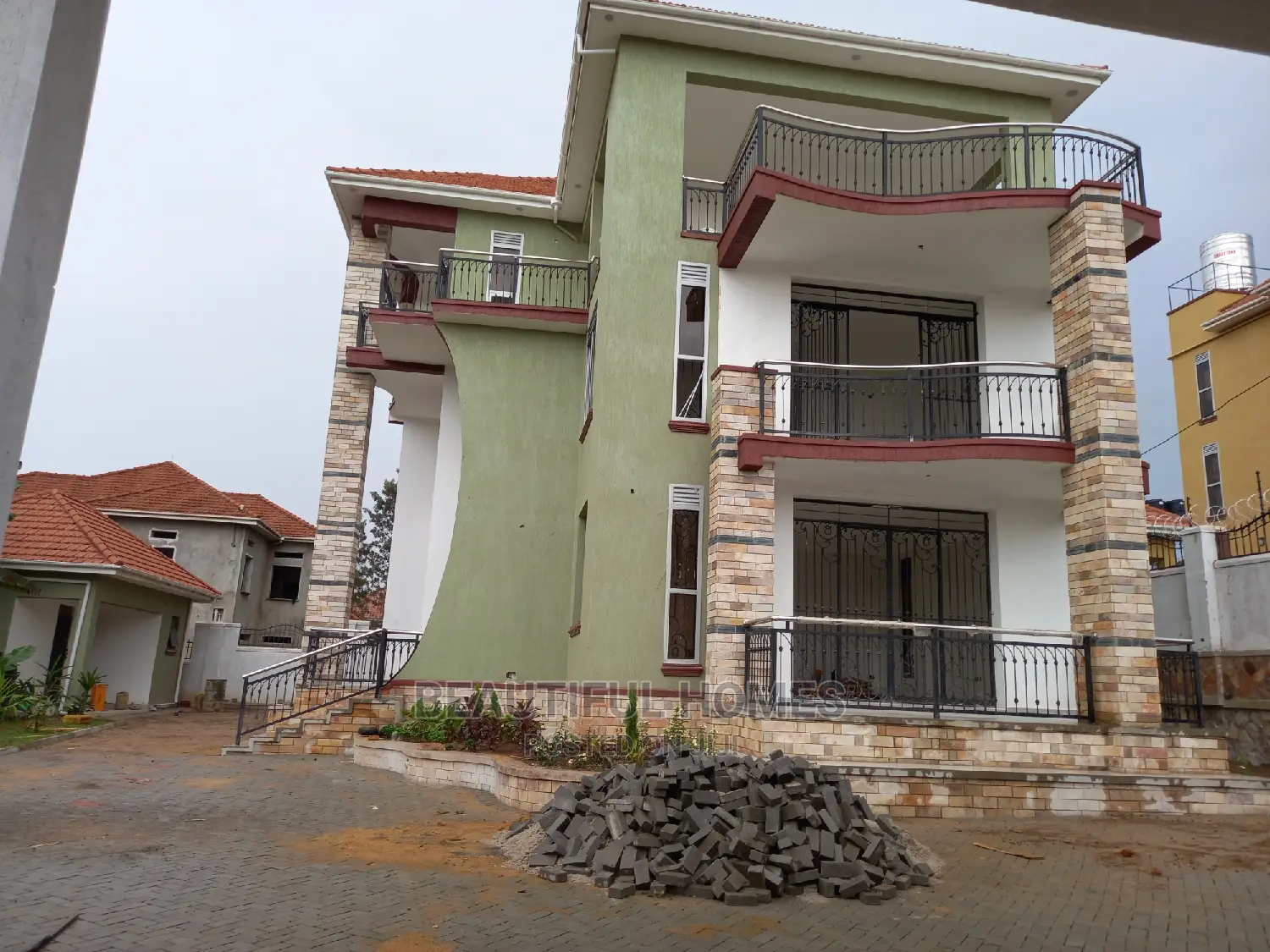 Furnished 6bdrm Mansion in Munyonyo Lake View, Makindye for Sale in Makindye