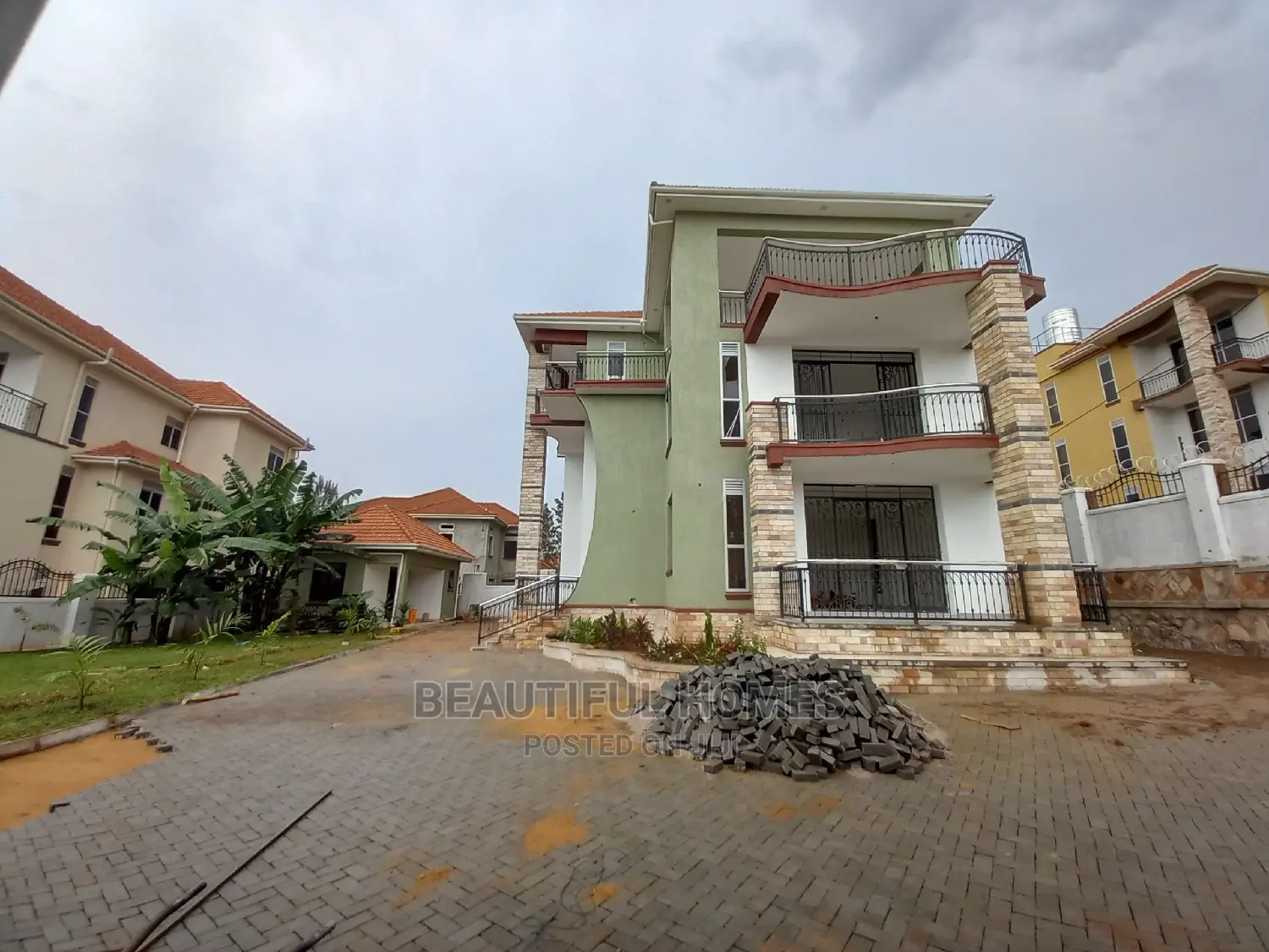 Furnished 6bdrm Mansion in Munyonyo All Tarmack, Makindye for Sale in Makindye