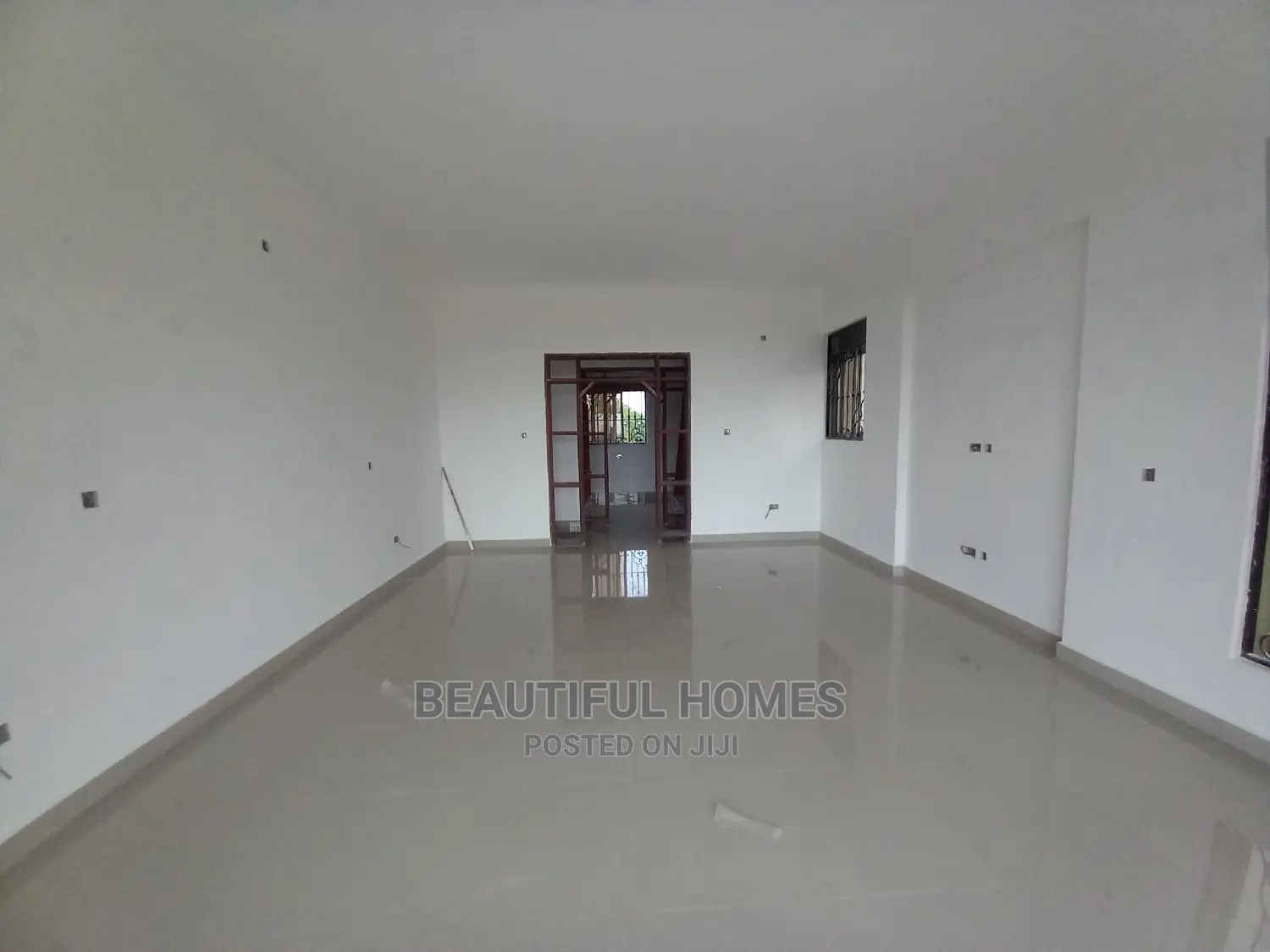 Furnished 6bdrm Mansion in Munyonyo All Tarmack, Makindye for Sale in Makindye