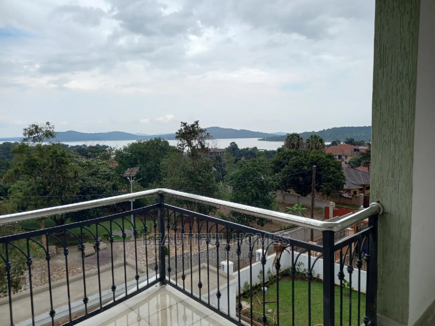 Furnished 6bdrm Mansion in Munyonyo All Tarmack, Makindye for Sale in Makindye