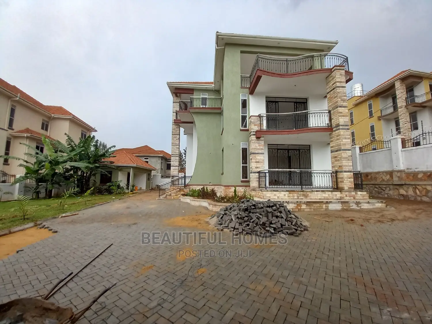 Furnished 6bdrm Duplex in Munyonyo Lake See, Makindye for Sale in Makindye