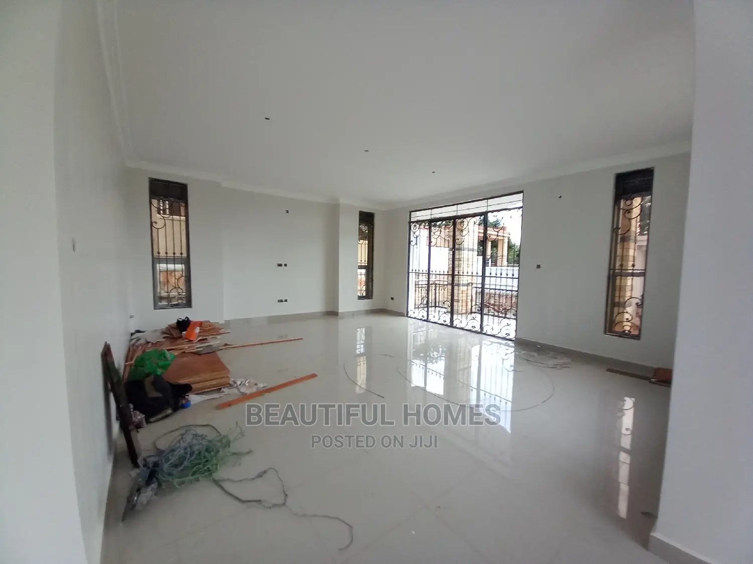 Furnished 6bdrm Duplex in Munyonyo Lake See, Makindye for Sale in Makindye