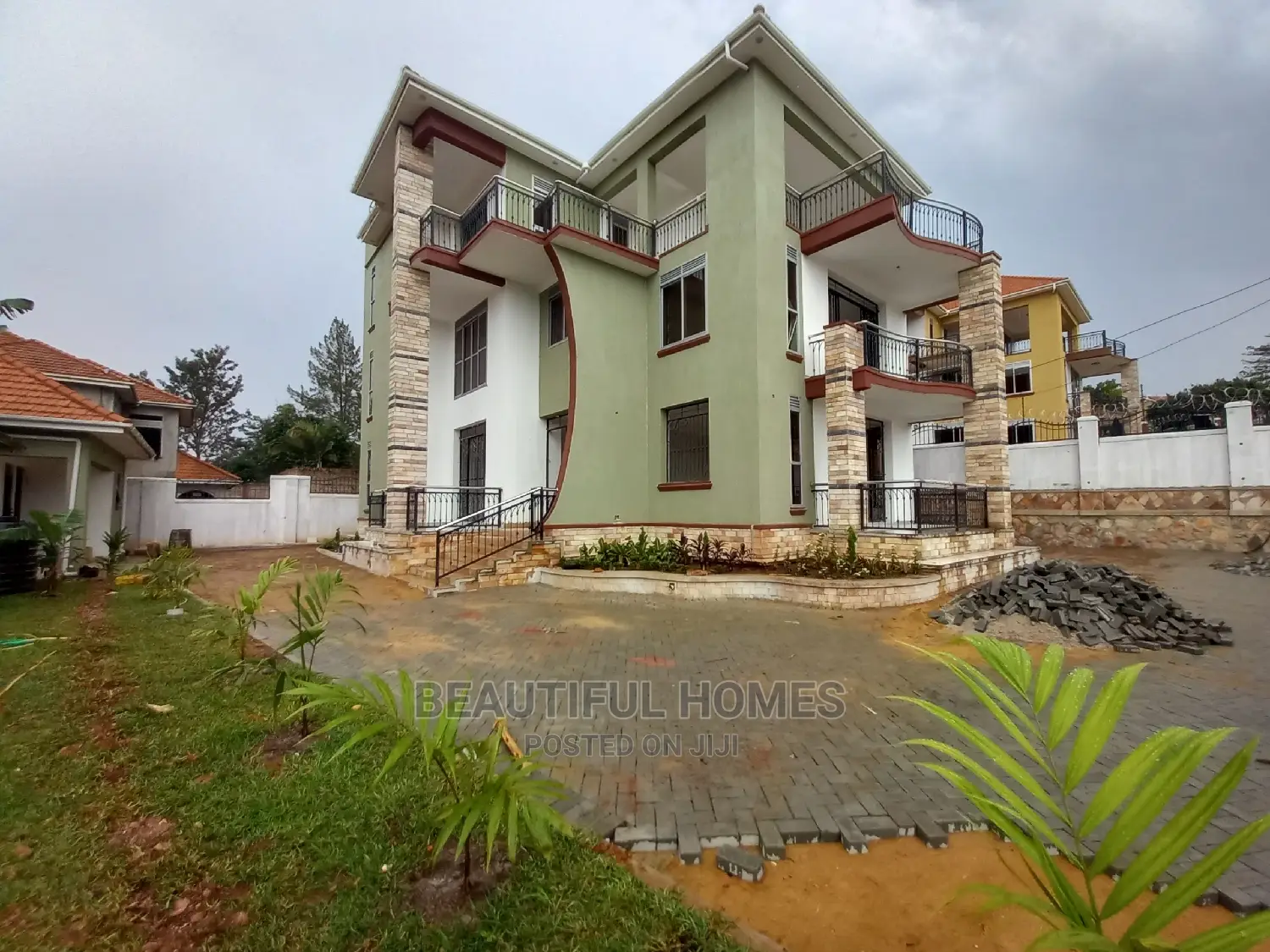 Furnished 6bdrm Duplex in Munyonyo Lake See, Makindye for Sale in Makindye