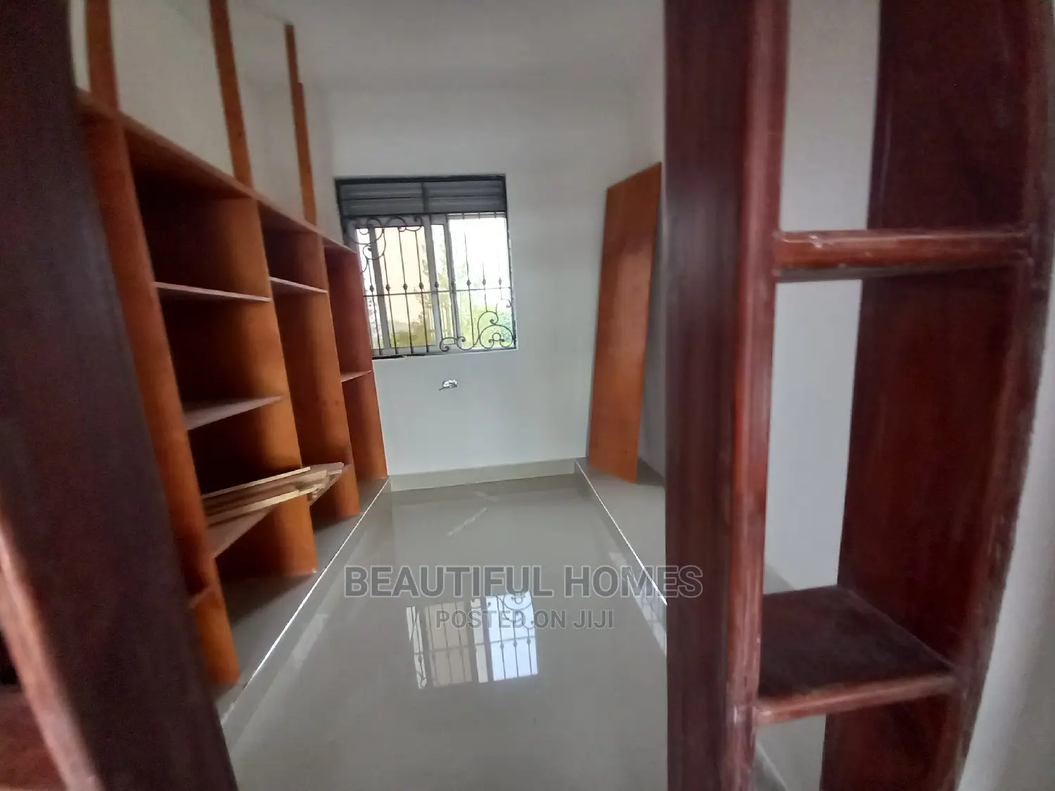 Furnished 6bdrm Duplex in Munyonyo Lake See, Makindye for Sale in Makindye