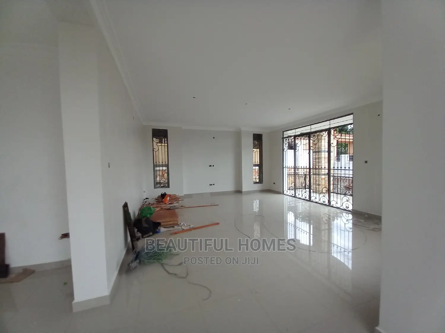 Furnished 6bdrm Mansion in Munyonyo Lake, Makindye for Sale in Makindye