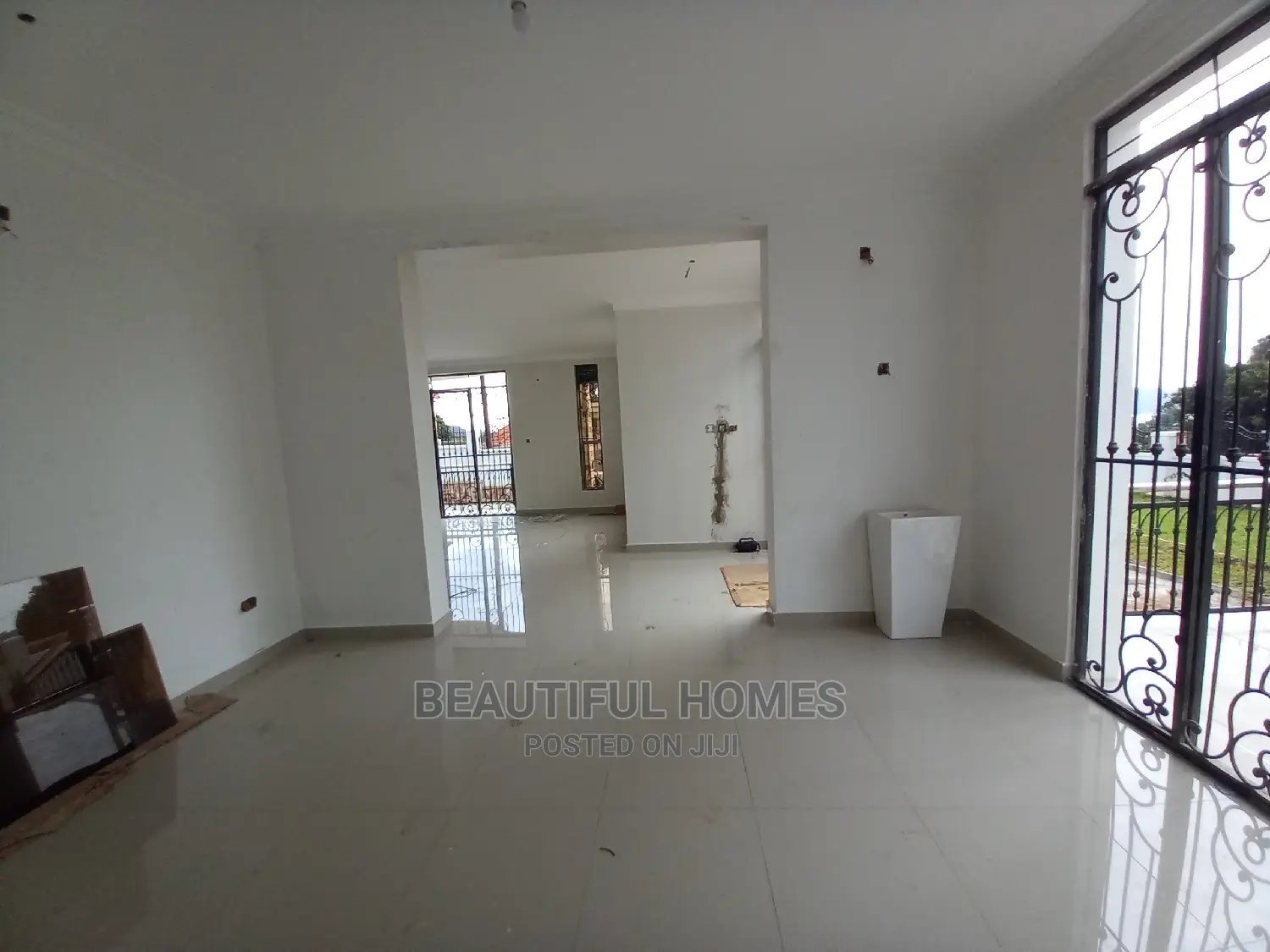 Furnished 6bdrm Mansion in Munyonyo, Makindye for Sale in Makindye