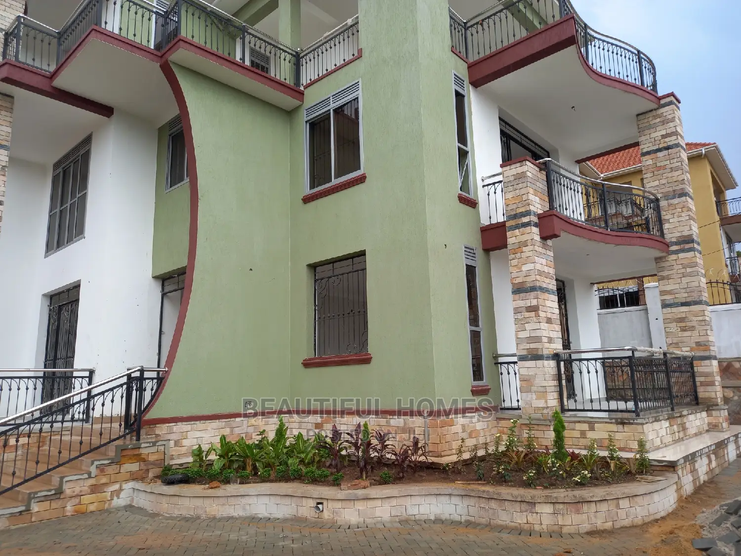 Furnished 6bdrm Duplex in Munyonyo Wealthy, Makindye for Sale in Makindye