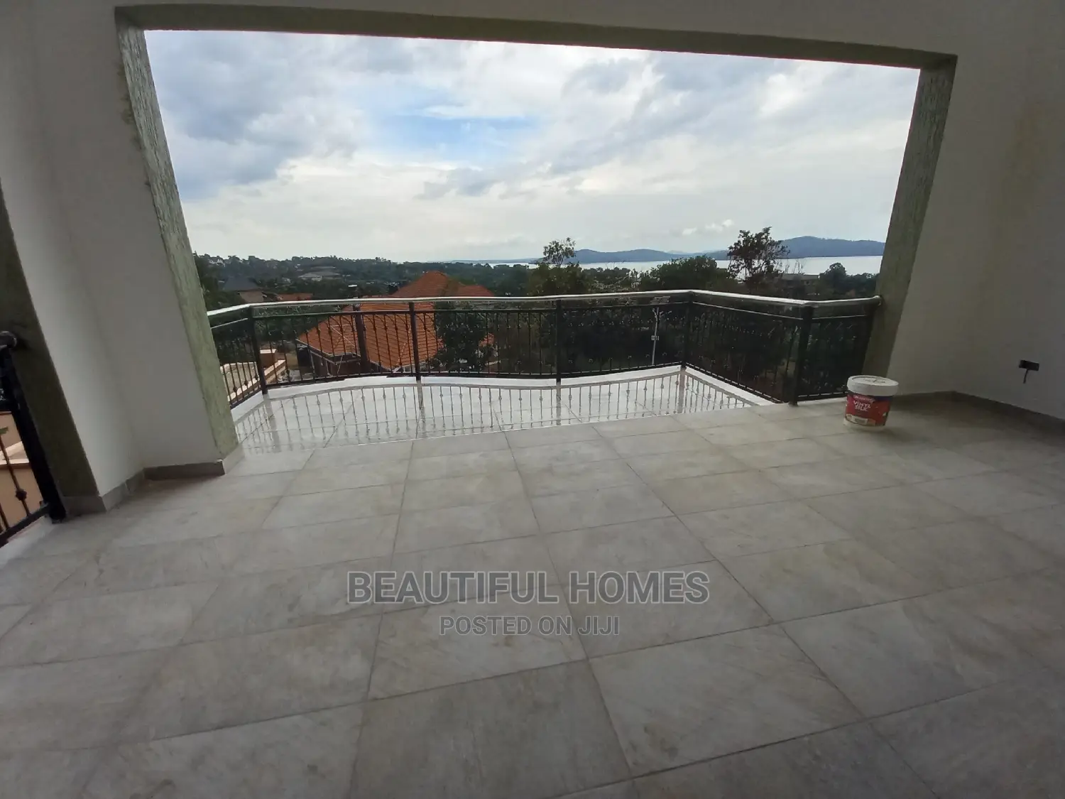 Furnished 6bdrm Duplex in Munyonyo Wealthy, Makindye for Sale in Makindye