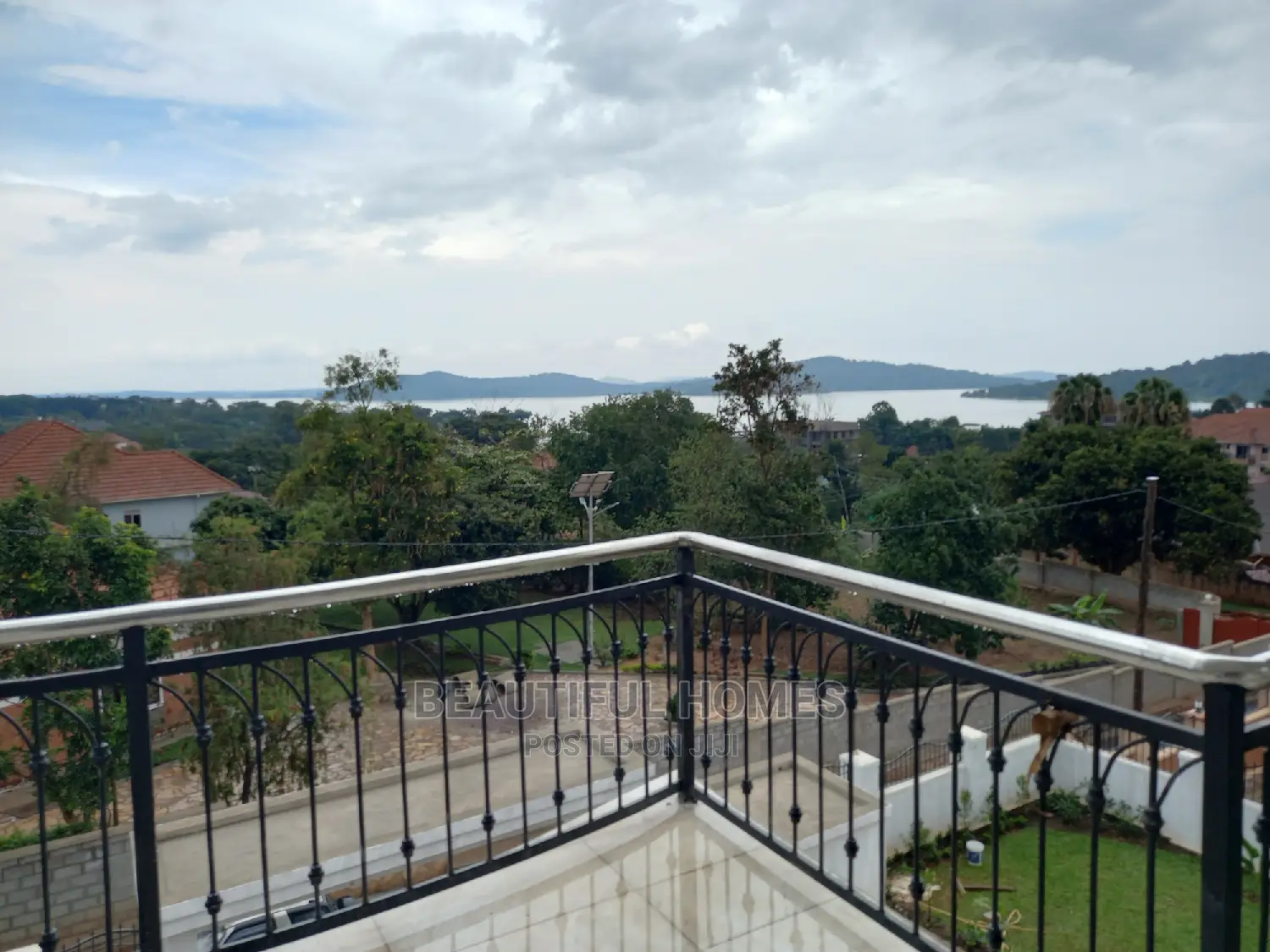 Furnished 6bdrm Mansion in Munyonyo Rich, Makindye for Sale in Makindye