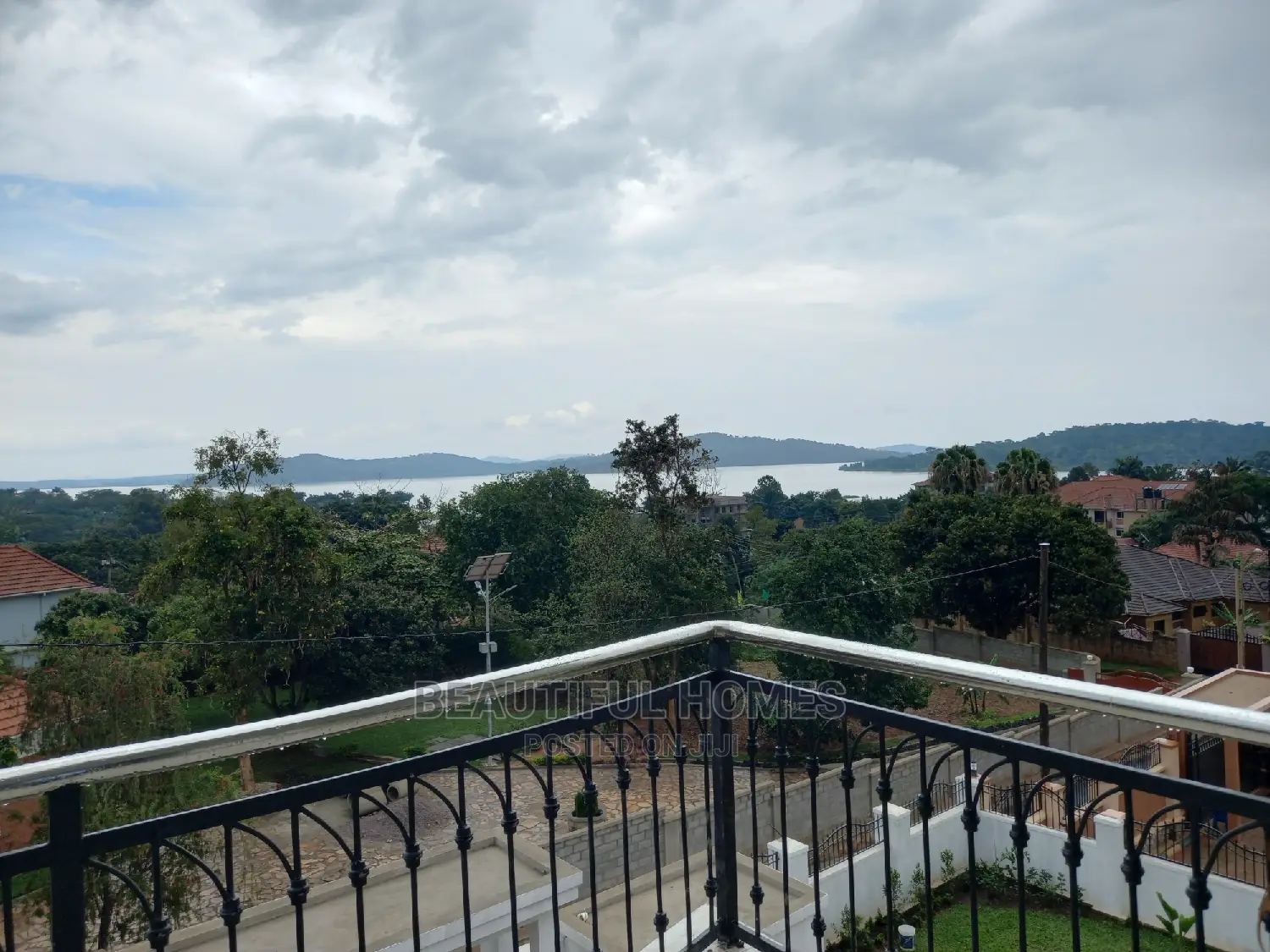 Furnished 6bdrm House in Munyonyo, Makindye for Sale in Makindye