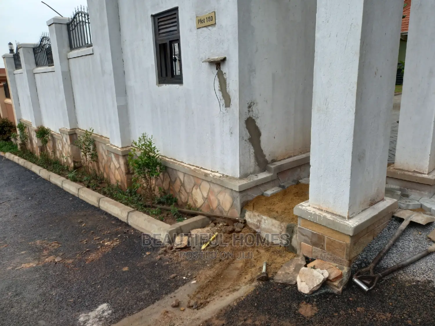 Furnished 6bdrm Mansion in Munyonyo, Central Division for Sale in Central Division